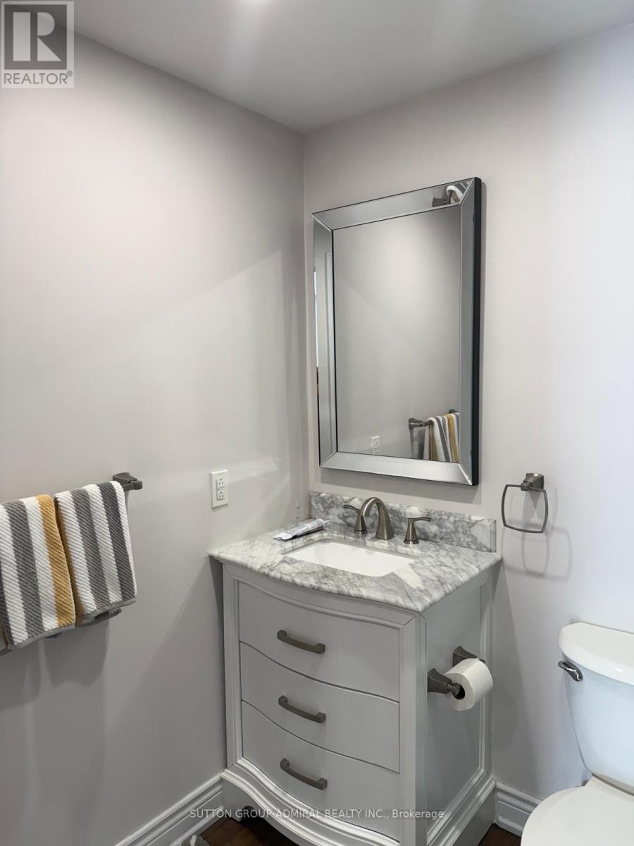 












7 GRAPHIC COURT

,
Toronto (Highland Creek),




Ontario
M1C4X8

