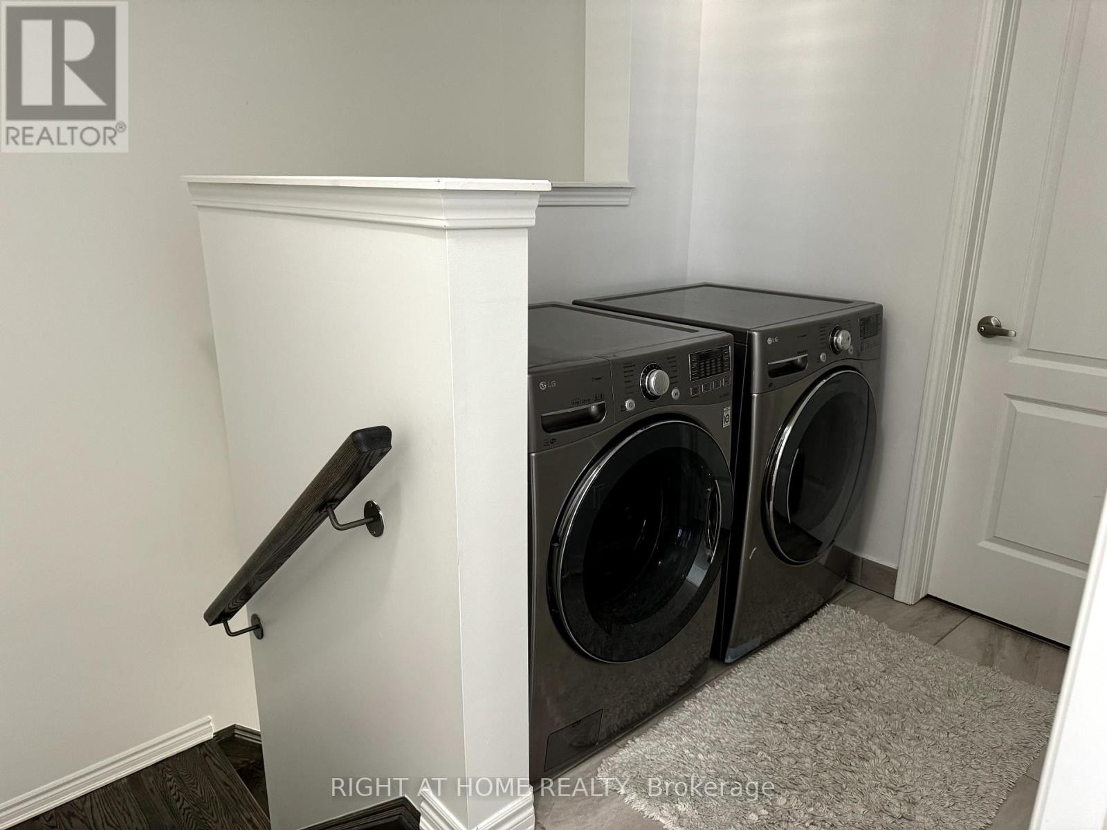 












72 AYERS CRESCENT

,
Toronto (Clairlea-Birchmount),




Ontario
M1L0C4

