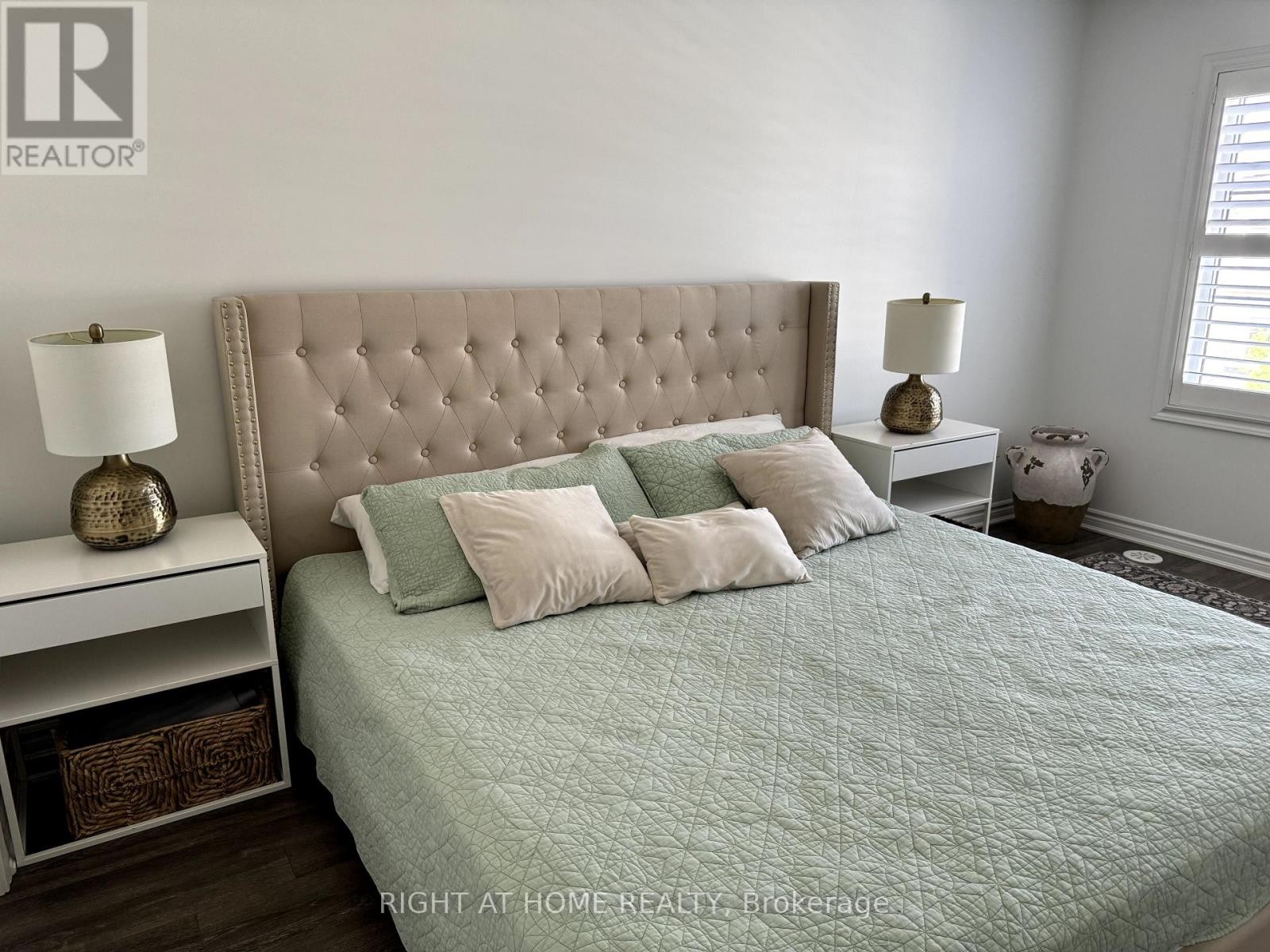 












72 AYERS CRESCENT

,
Toronto (Clairlea-Birchmount),




Ontario
M1L0C4

