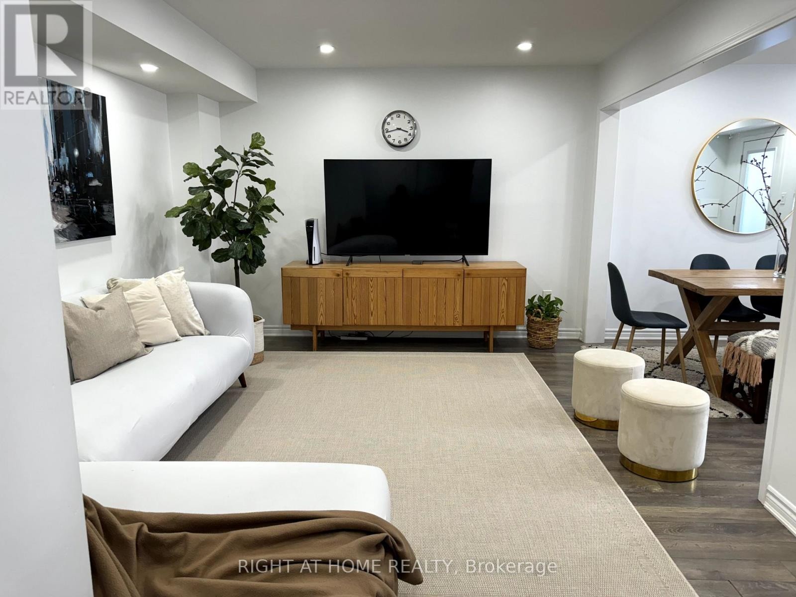 












72 AYERS CRESCENT

,
Toronto (Clairlea-Birchmount),




Ontario
M1L0C4

