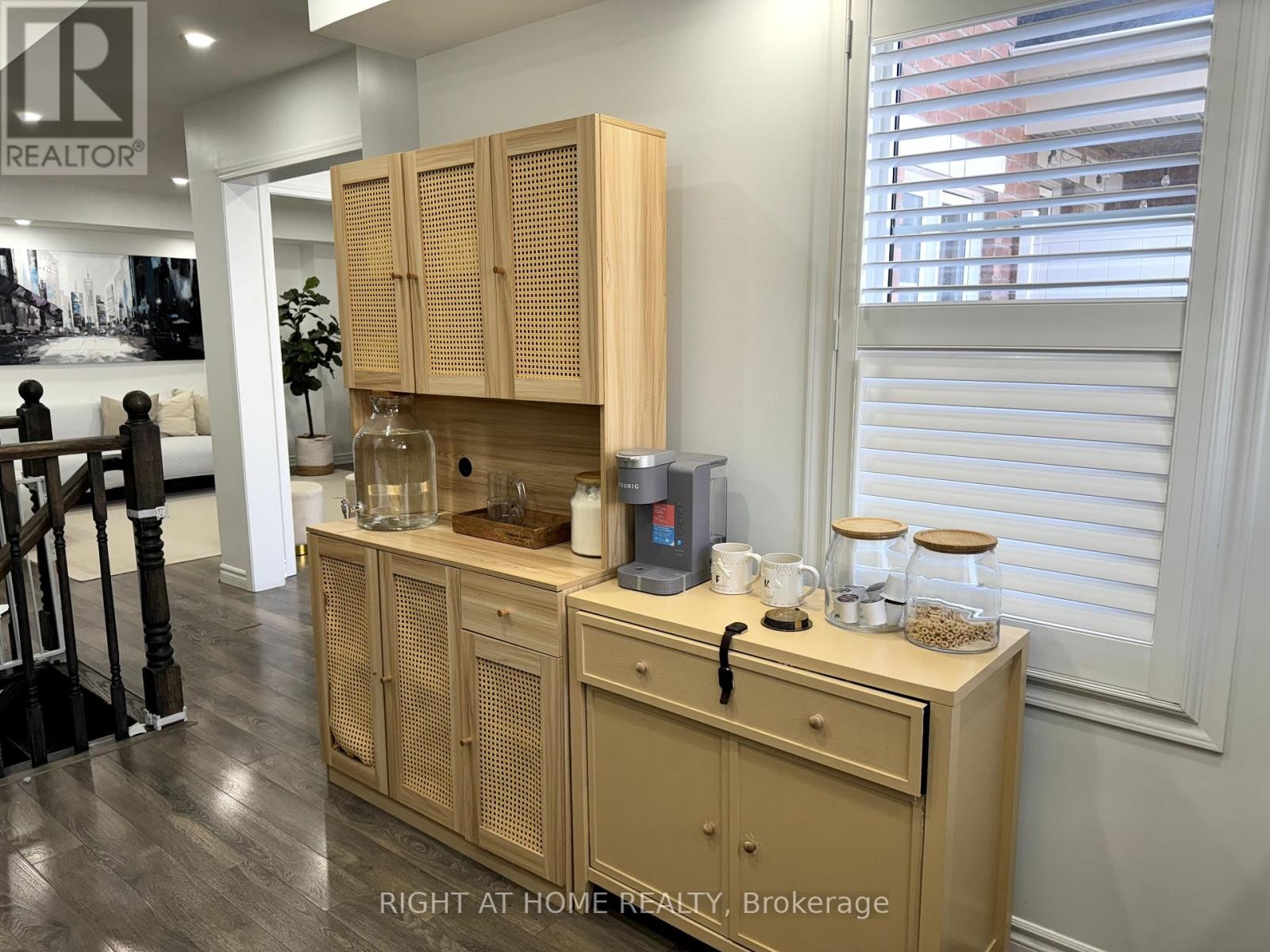 












72 AYERS CRESCENT

,
Toronto (Clairlea-Birchmount),




Ontario
M1L0C4

