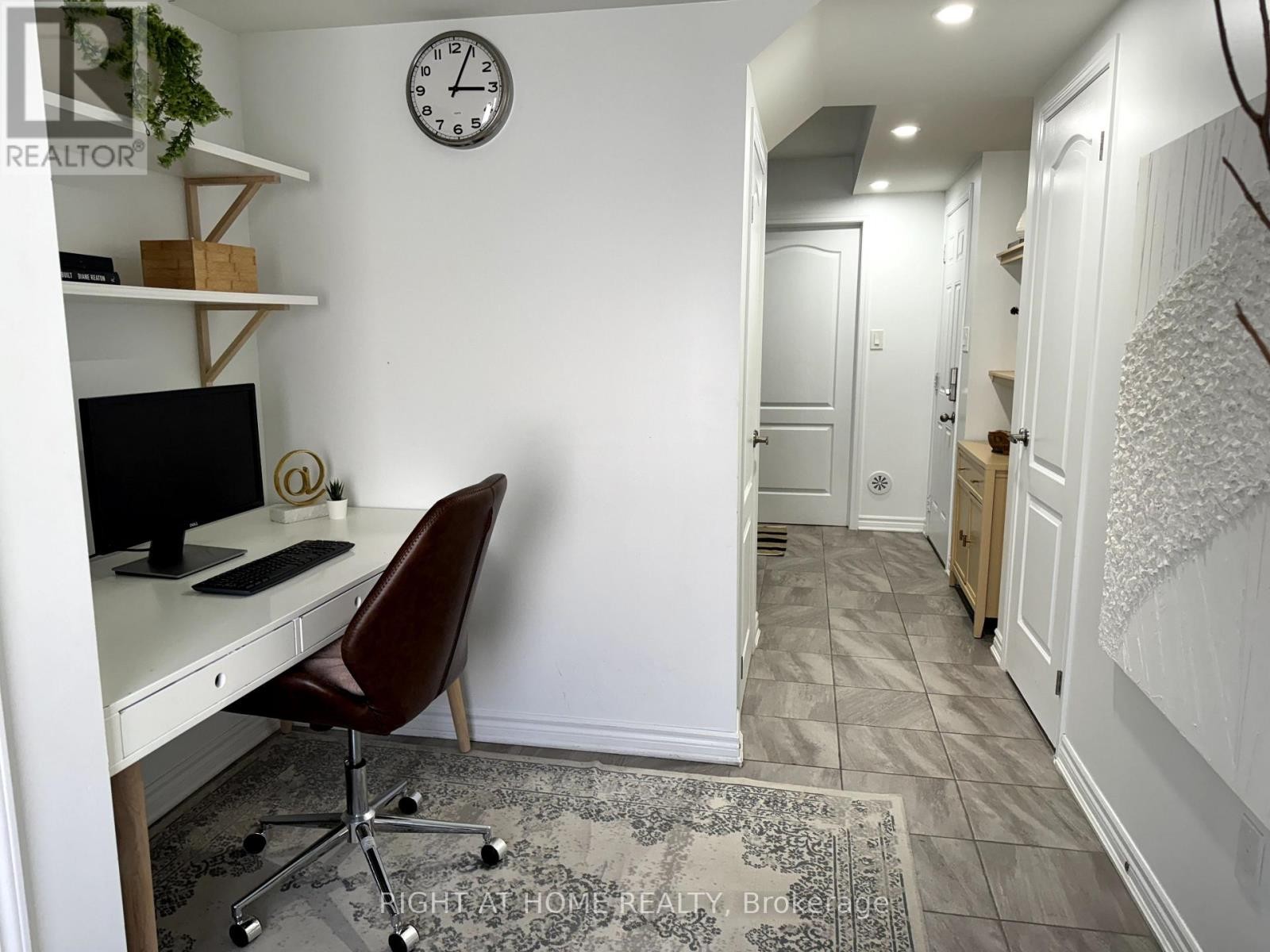 












72 AYERS CRESCENT

,
Toronto (Clairlea-Birchmount),




Ontario
M1L0C4


