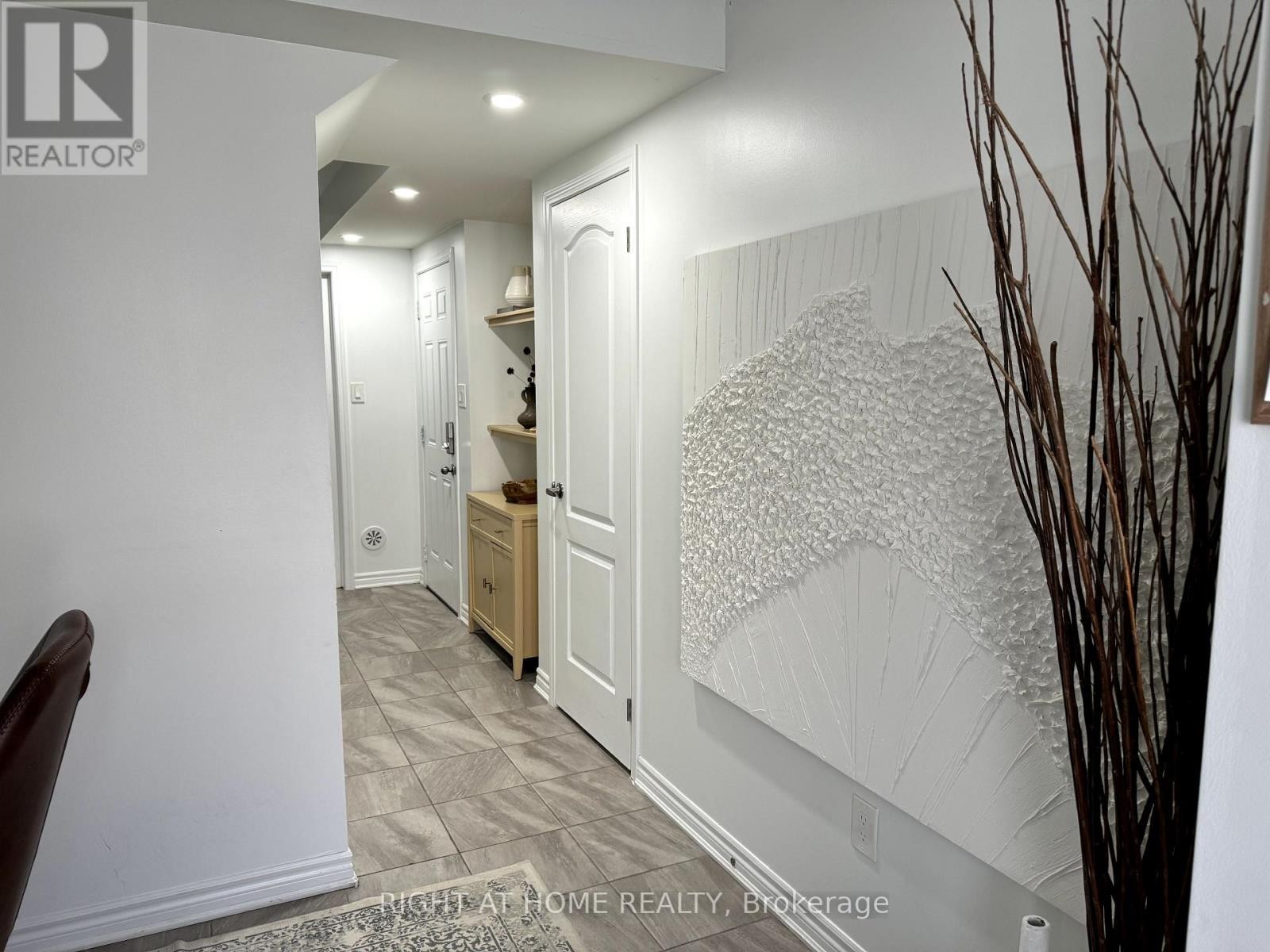 












72 AYERS CRESCENT

,
Toronto (Clairlea-Birchmount),




Ontario
M1L0C4

