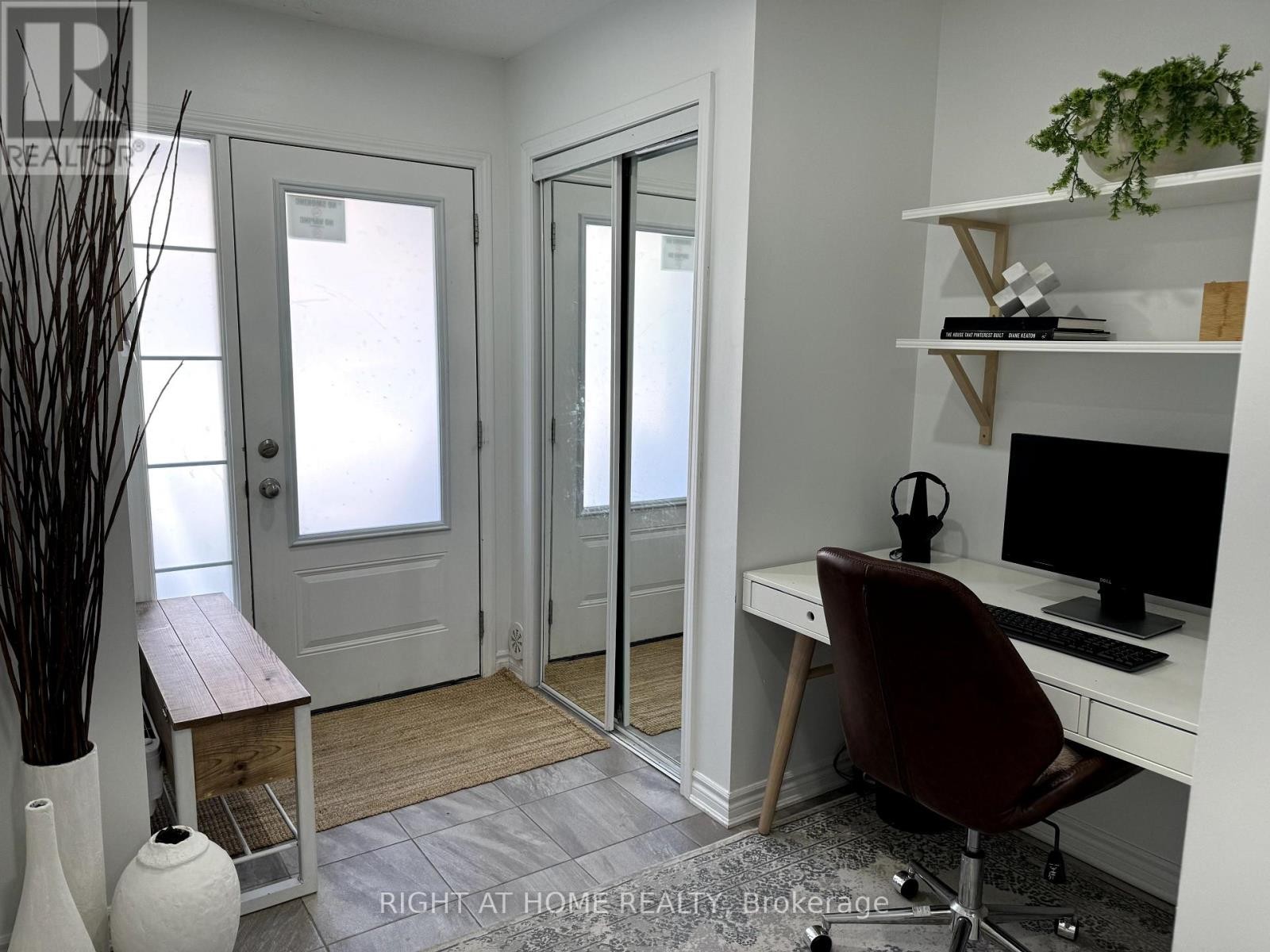 












72 AYERS CRESCENT

,
Toronto (Clairlea-Birchmount),




Ontario
M1L0C4

