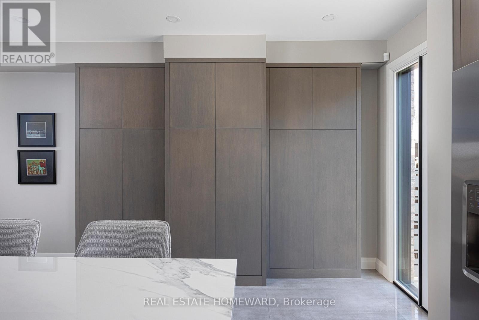 












83 NORTHERN DANCER BOULEVARD

,
Toronto (The Beaches),




Ontario
M4L3Z8

