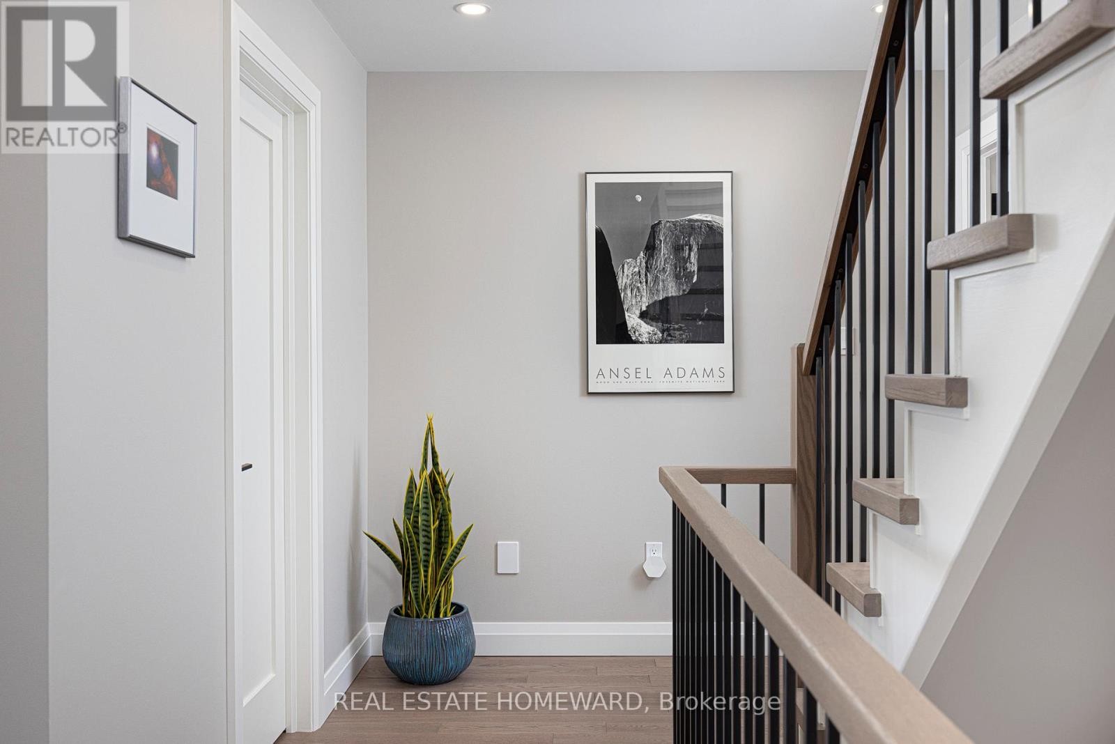 












83 NORTHERN DANCER BOULEVARD

,
Toronto (The Beaches),




Ontario
M4L3Z8


