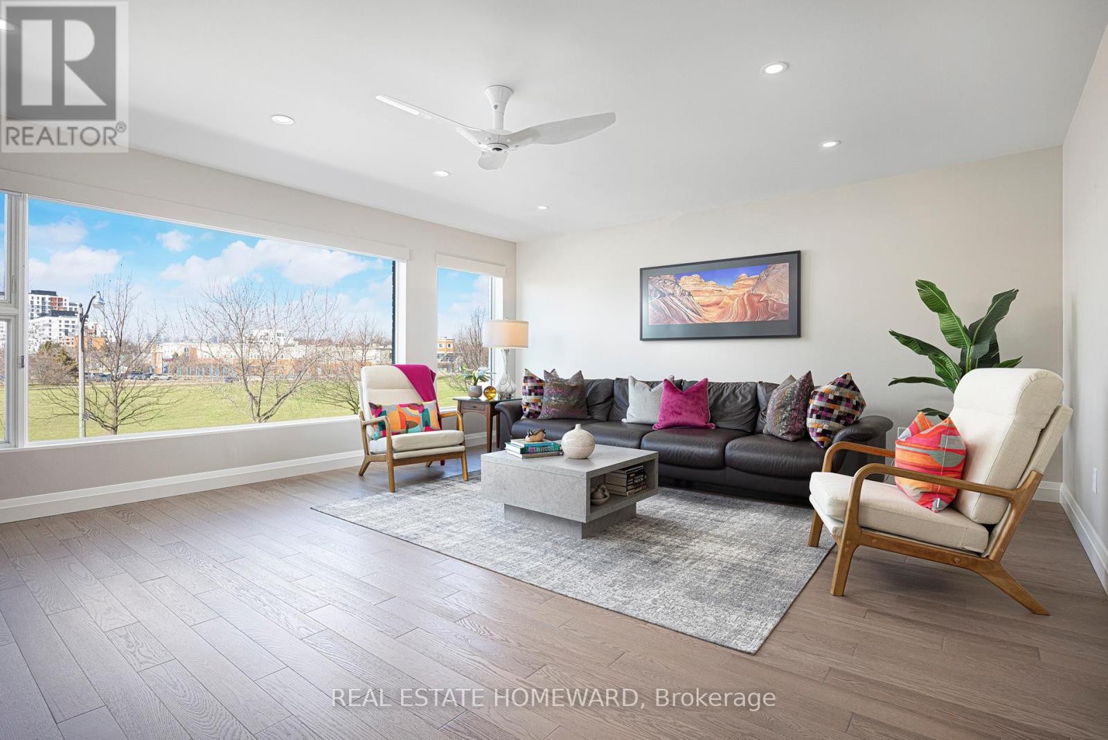 












83 NORTHERN DANCER BOULEVARD

,
Toronto (The Beaches),




Ontario
M4L3Z8

