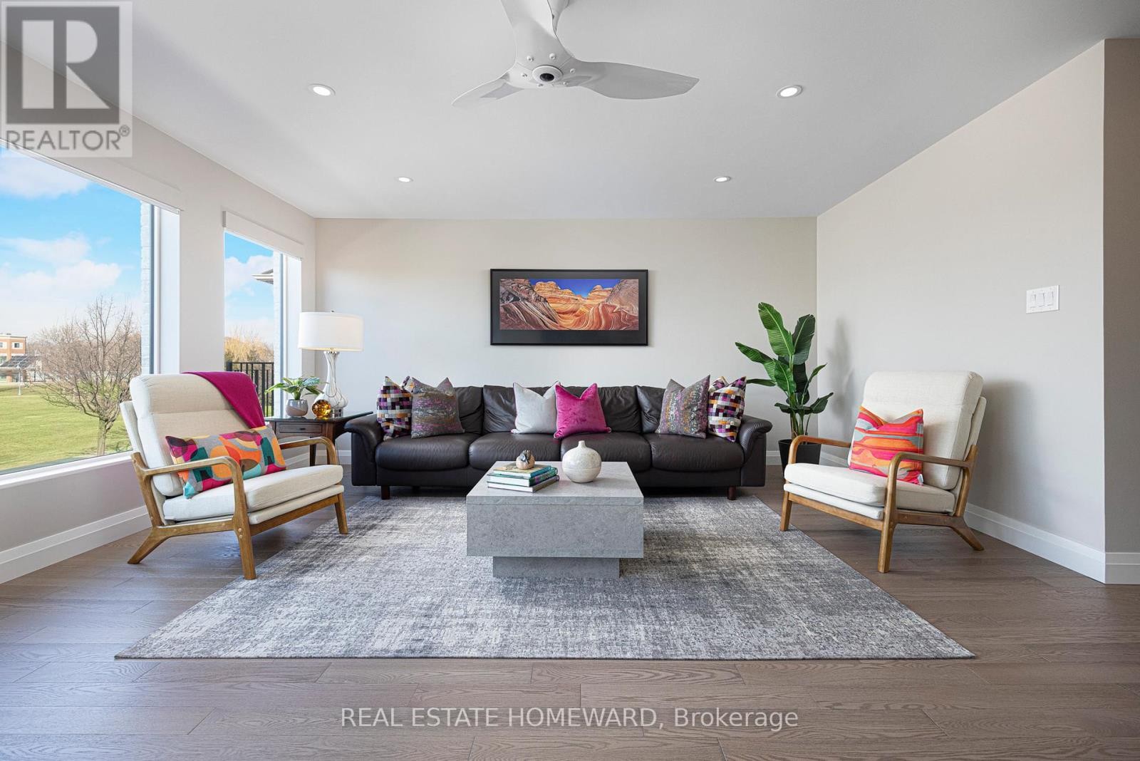 












83 NORTHERN DANCER BOULEVARD

,
Toronto (The Beaches),




Ontario
M4L3Z8

