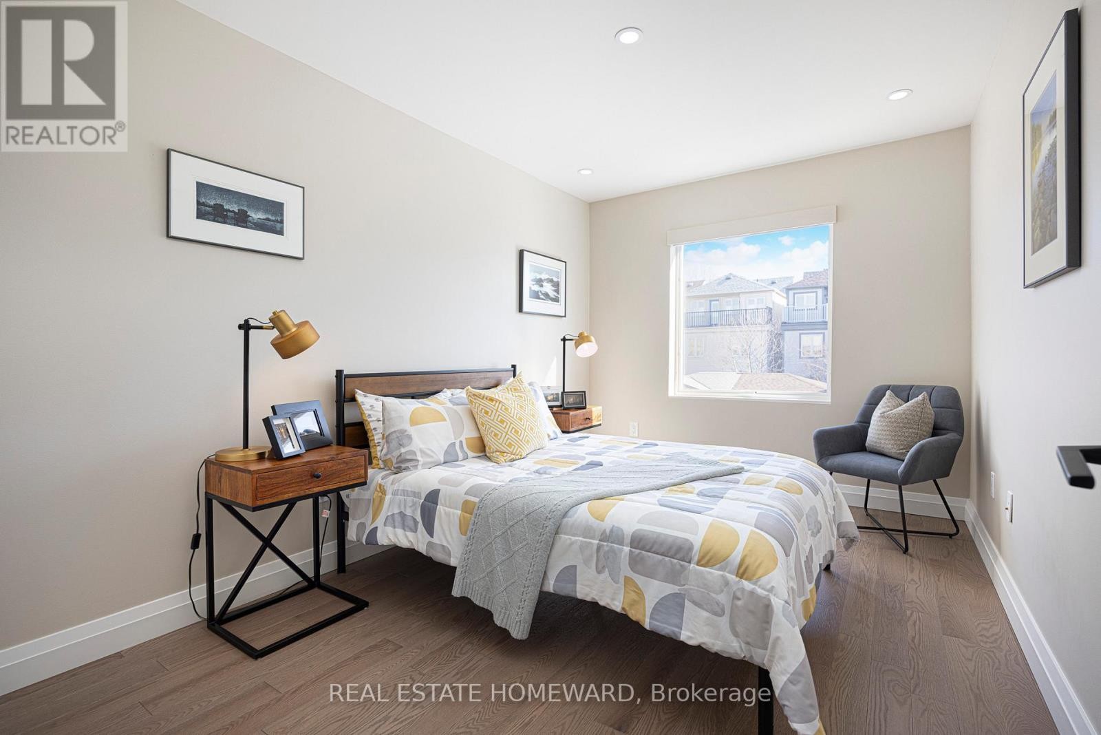 












83 NORTHERN DANCER BOULEVARD

,
Toronto (The Beaches),




Ontario
M4L3Z8

