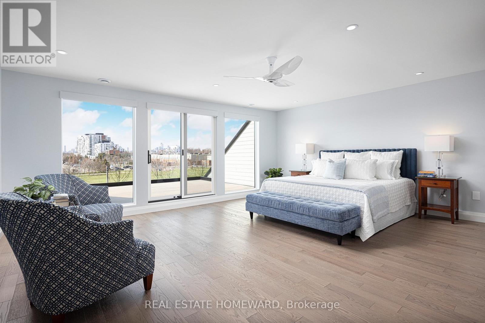 












83 NORTHERN DANCER BOULEVARD

,
Toronto (The Beaches),




Ontario
M4L3Z8

