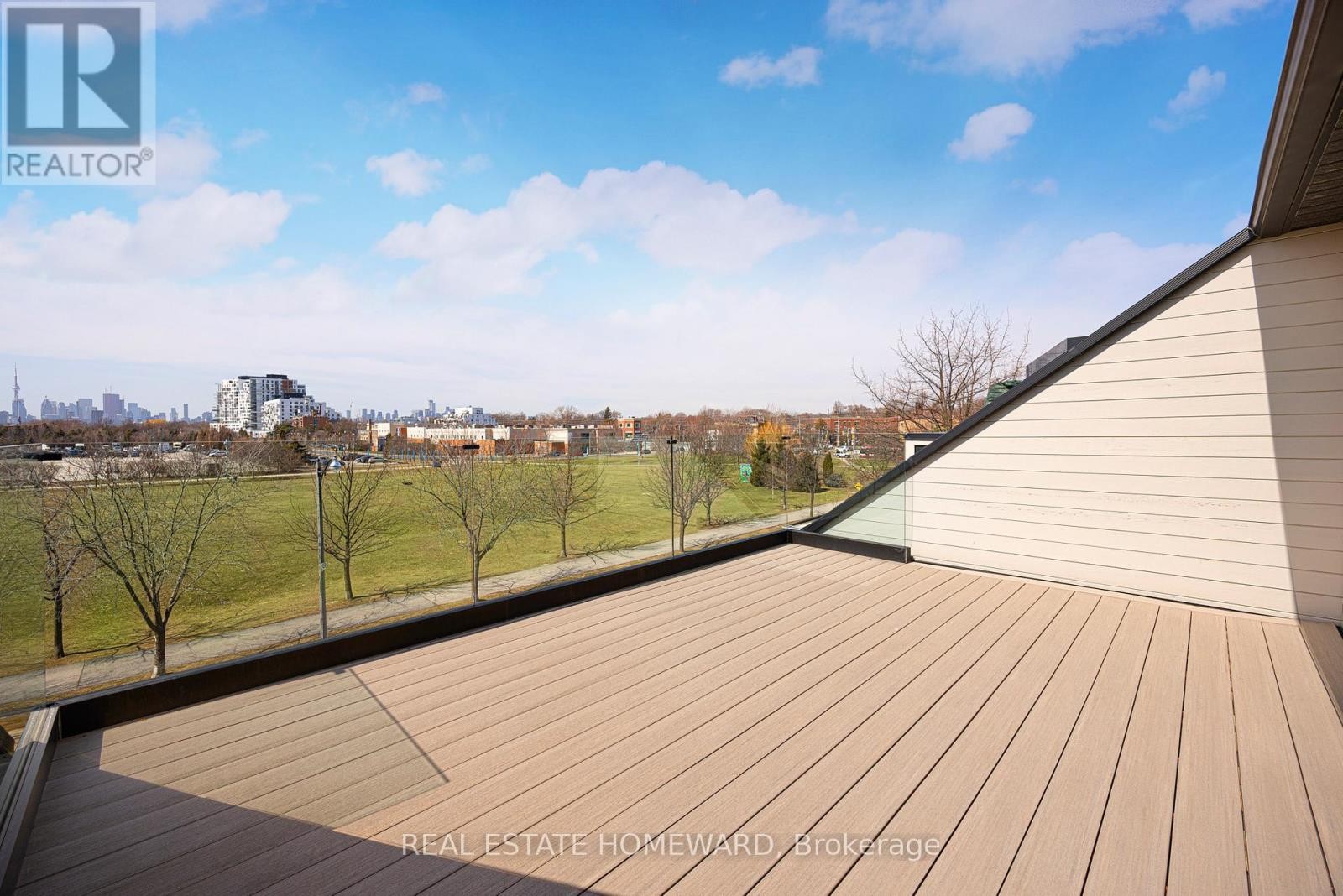 












83 NORTHERN DANCER BOULEVARD

,
Toronto (The Beaches),




Ontario
M4L3Z8

