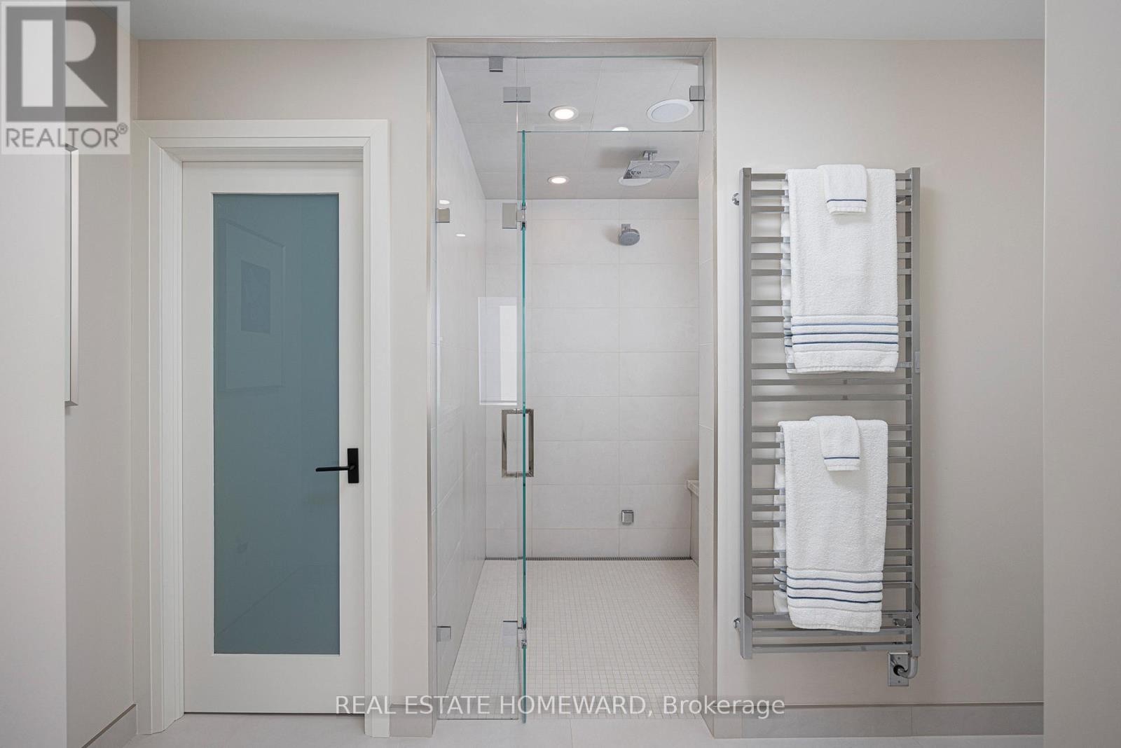 












83 NORTHERN DANCER BOULEVARD

,
Toronto (The Beaches),




Ontario
M4L3Z8

