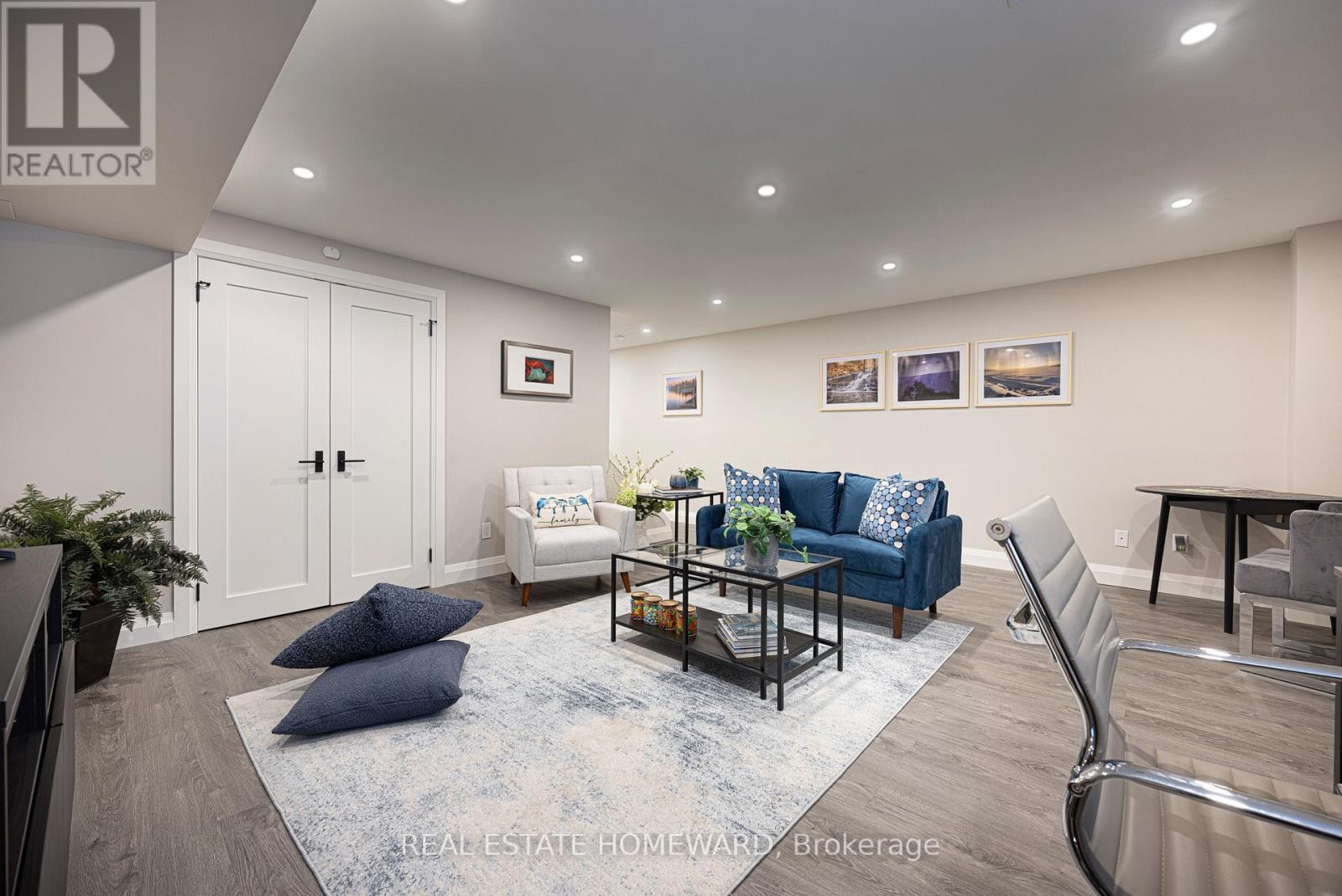 












83 NORTHERN DANCER BOULEVARD

,
Toronto (The Beaches),




Ontario
M4L3Z8

