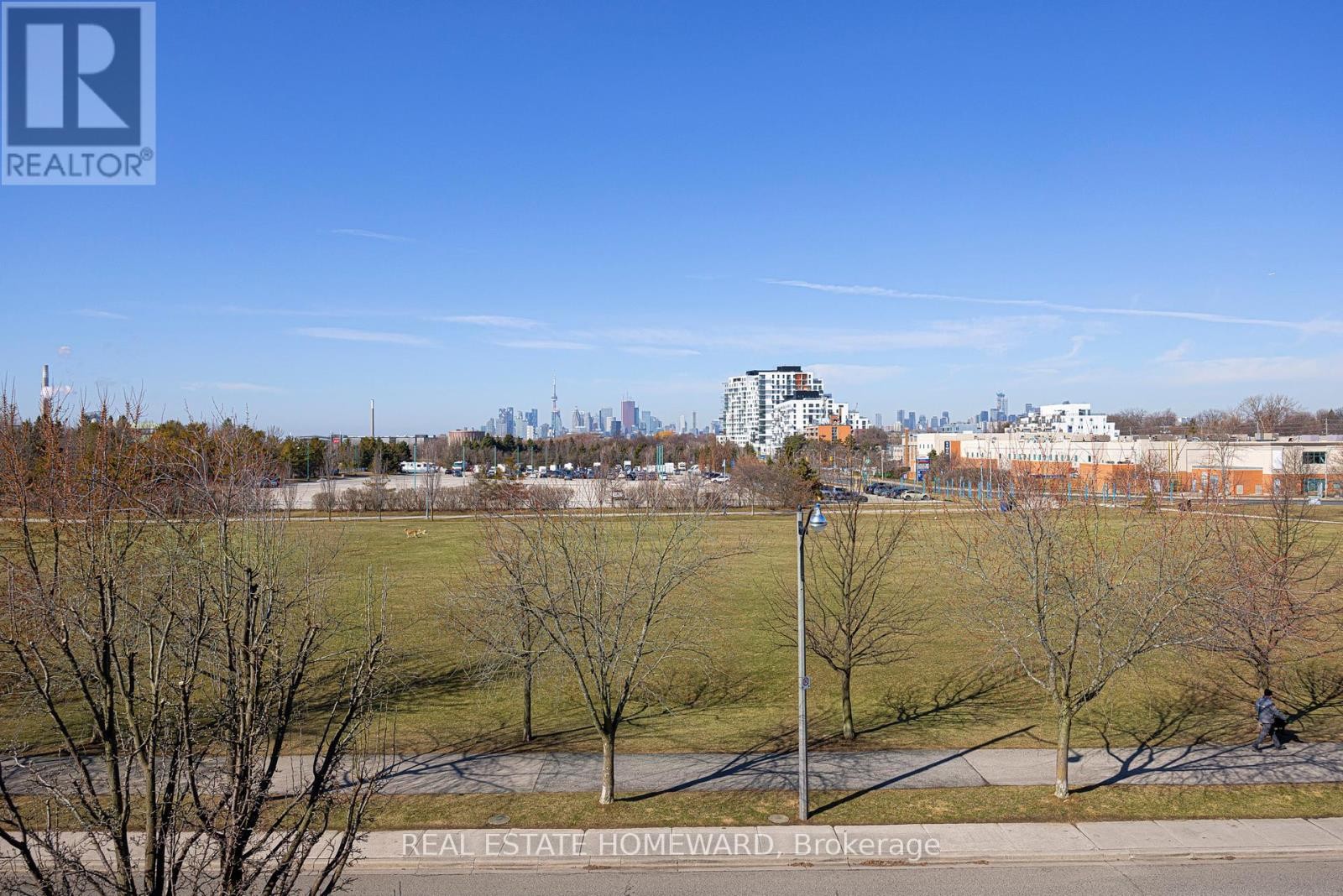 












83 NORTHERN DANCER BOULEVARD

,
Toronto (The Beaches),




Ontario
M4L3Z8

