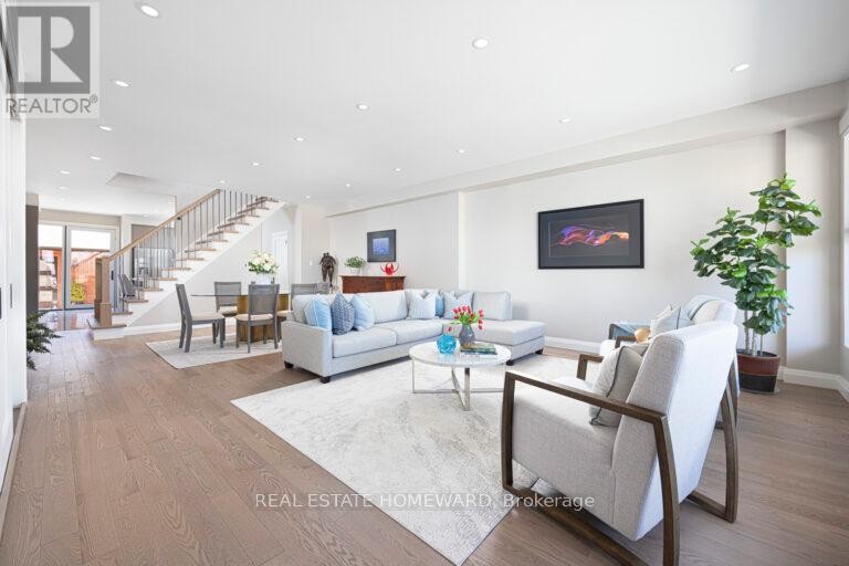 












83 NORTHERN DANCER BOULEVARD

,
Toronto (The Beaches),




Ontario
M4L3Z8

