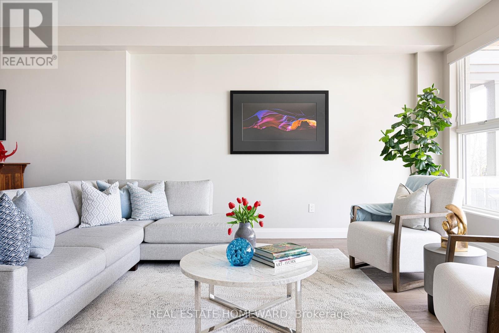 












83 NORTHERN DANCER BOULEVARD

,
Toronto (The Beaches),




Ontario
M4L3Z8


