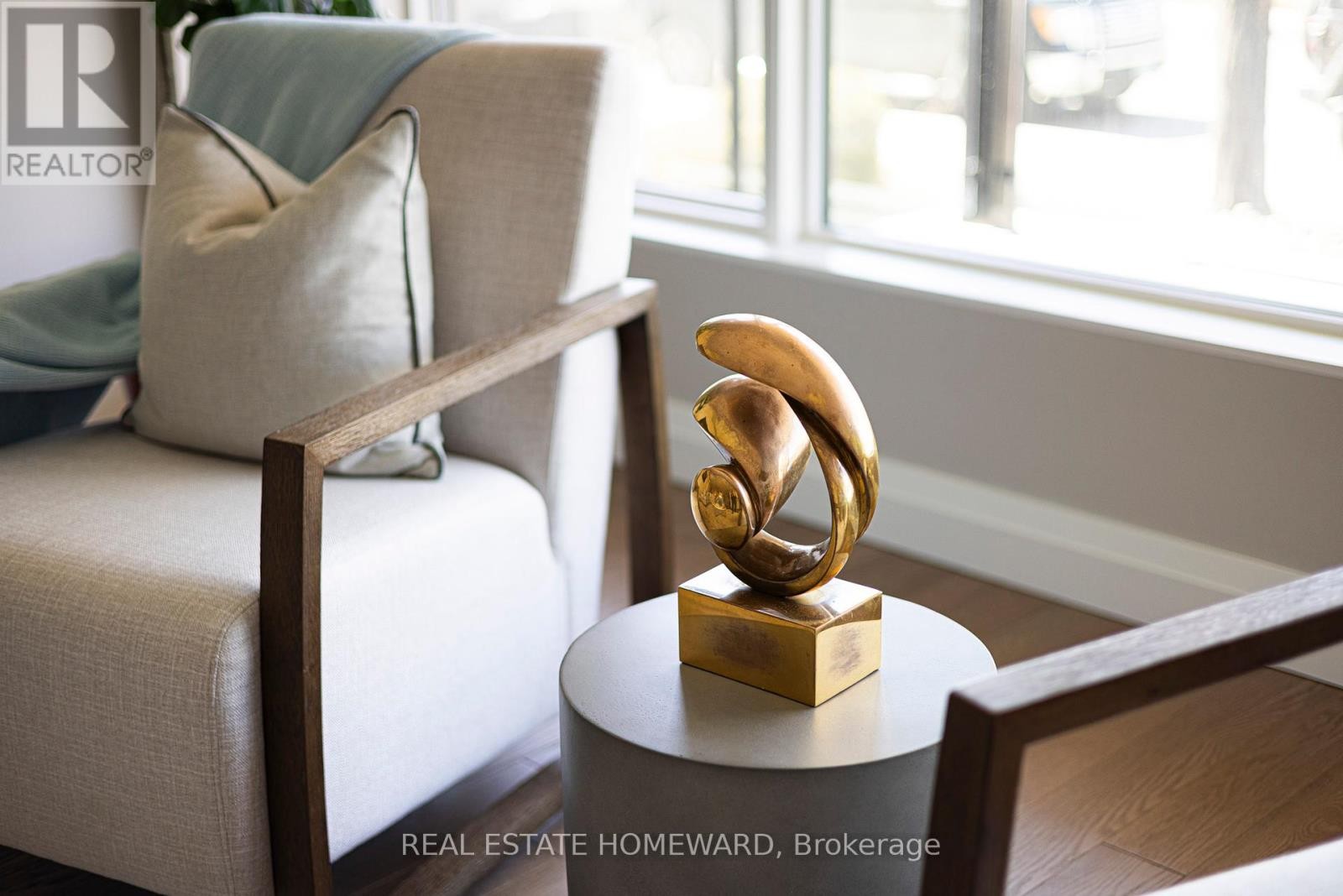 












83 NORTHERN DANCER BOULEVARD

,
Toronto (The Beaches),




Ontario
M4L3Z8

