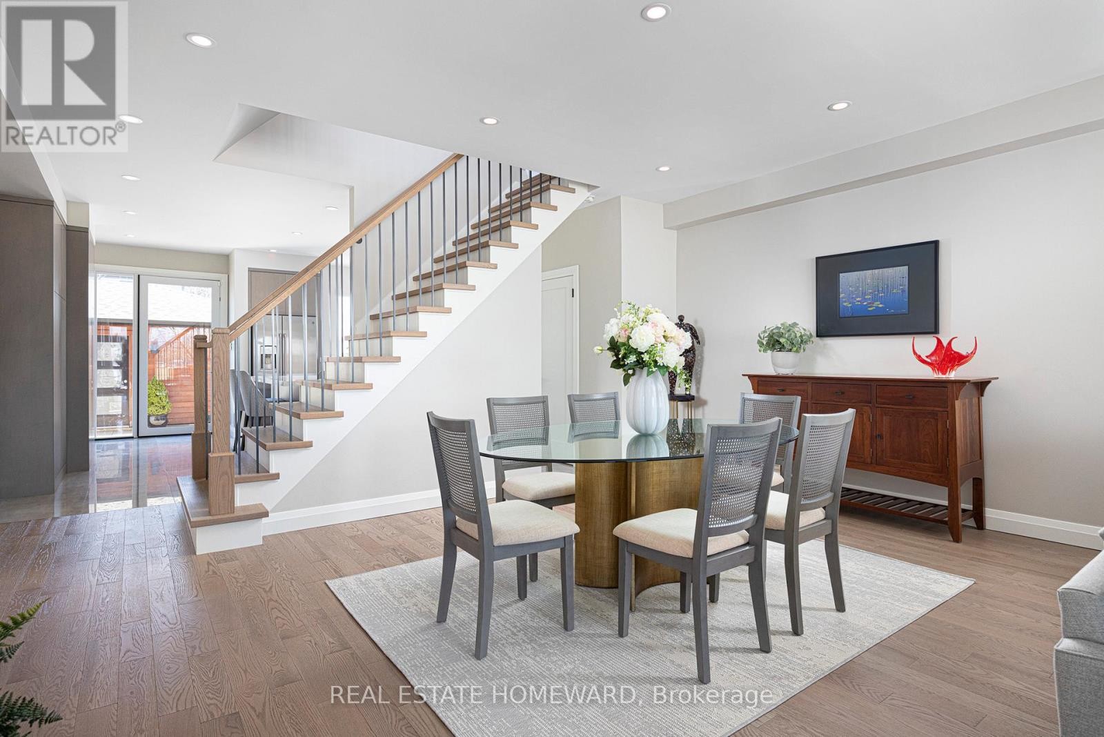 












83 NORTHERN DANCER BOULEVARD

,
Toronto (The Beaches),




Ontario
M4L3Z8

