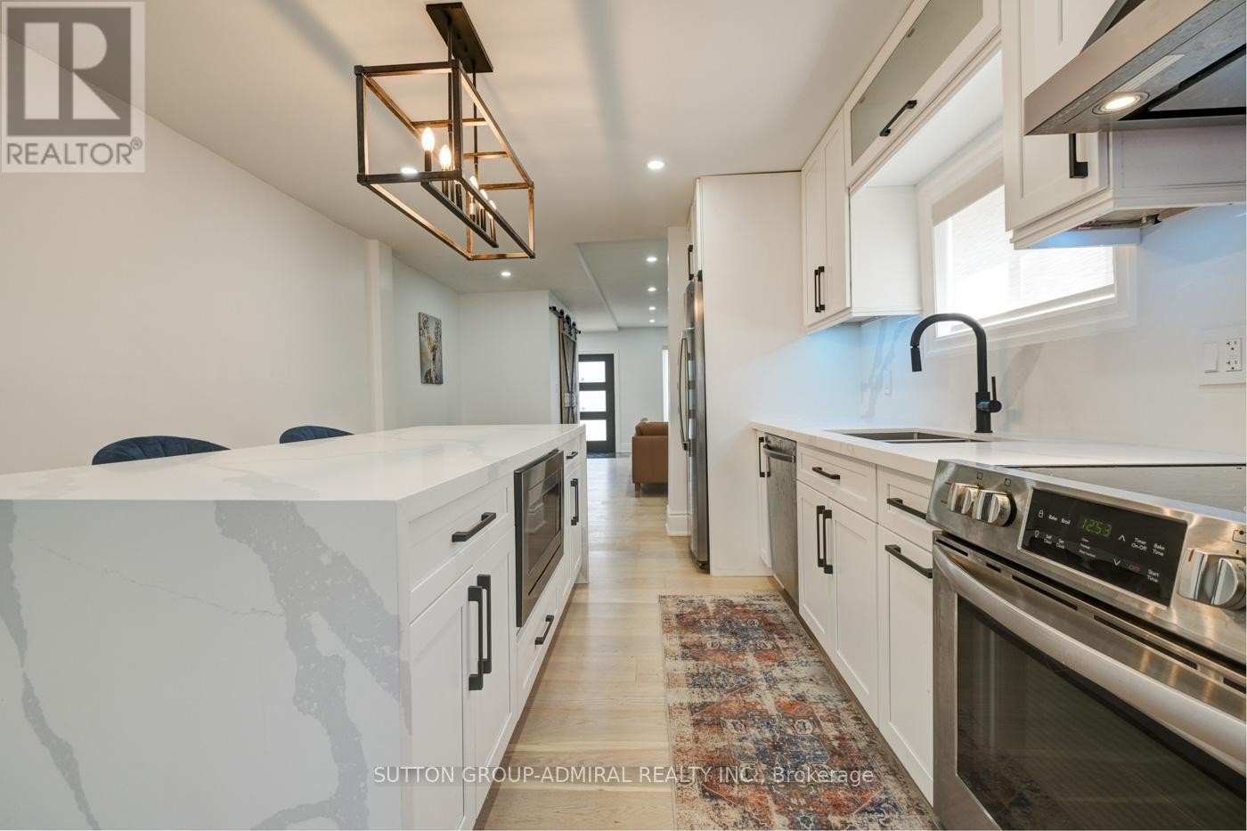 












MAIN & 2ND FLOOR - 70 CARLAW AVENUE

,
Toronto (South Riverdale),




Ontario
M4M2R7

