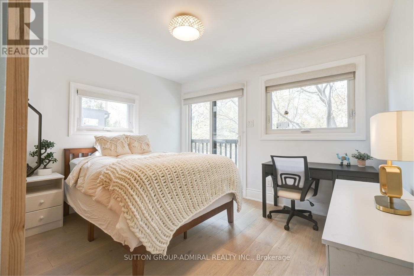 












MAIN & 2ND FLOOR - 70 CARLAW AVENUE

,
Toronto (South Riverdale),




Ontario
M4M2R7


