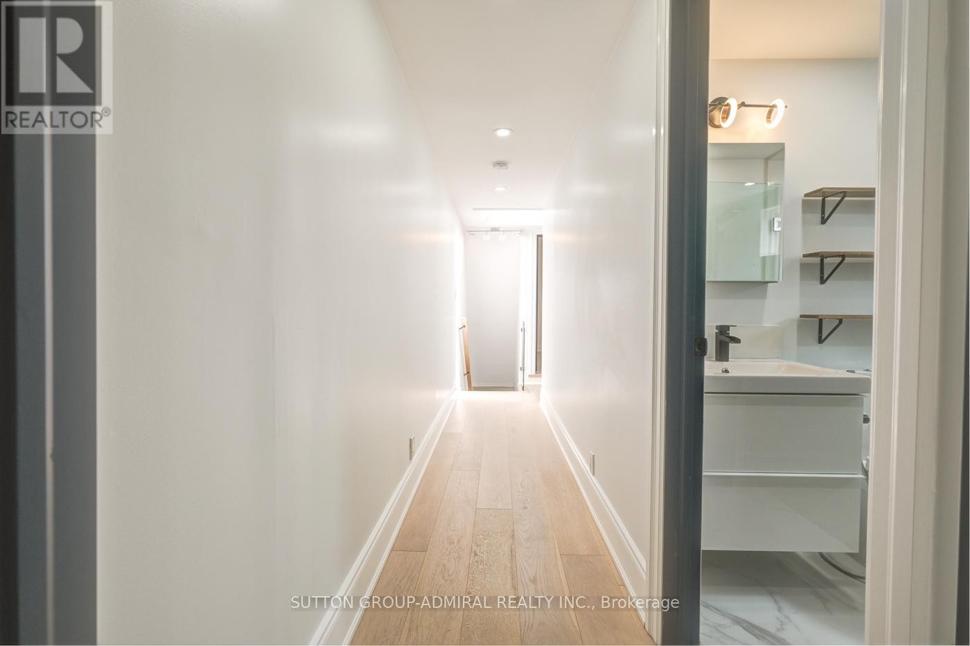












MAIN & 2ND FLOOR - 70 CARLAW AVENUE

,
Toronto (South Riverdale),




Ontario
M4M2R7

