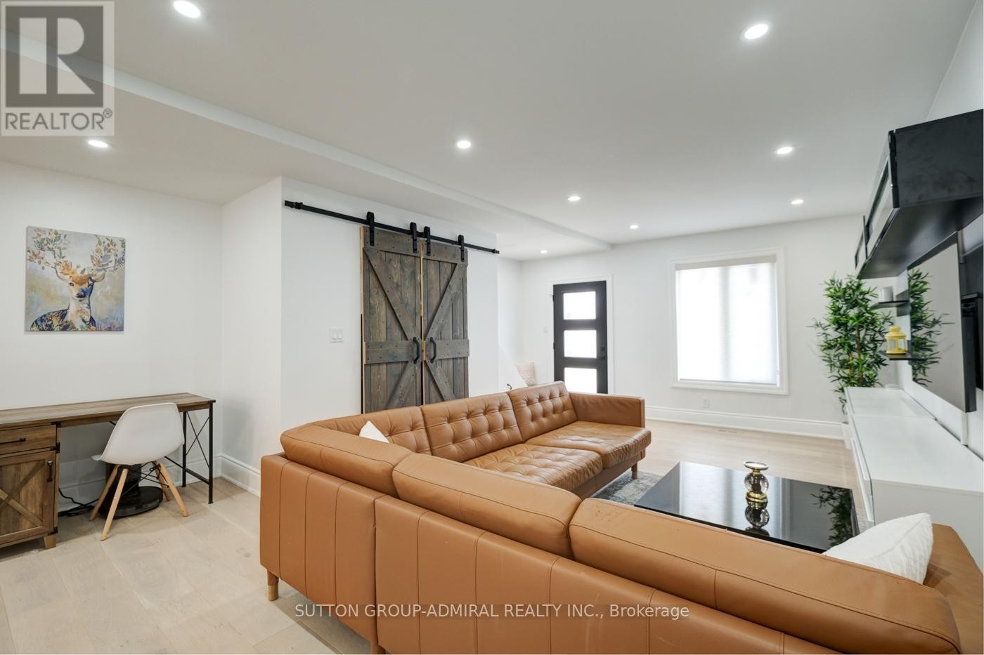












MAIN & 2ND FLOOR - 70 CARLAW AVENUE

,
Toronto (South Riverdale),




Ontario
M4M2R7

