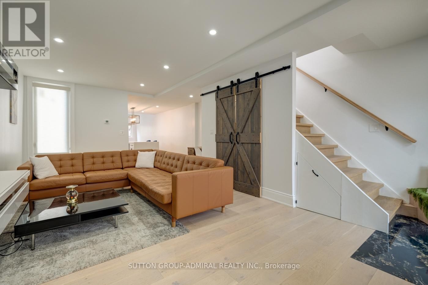 












MAIN & 2ND FLOOR - 70 CARLAW AVENUE

,
Toronto (South Riverdale),




Ontario
M4M2R7

