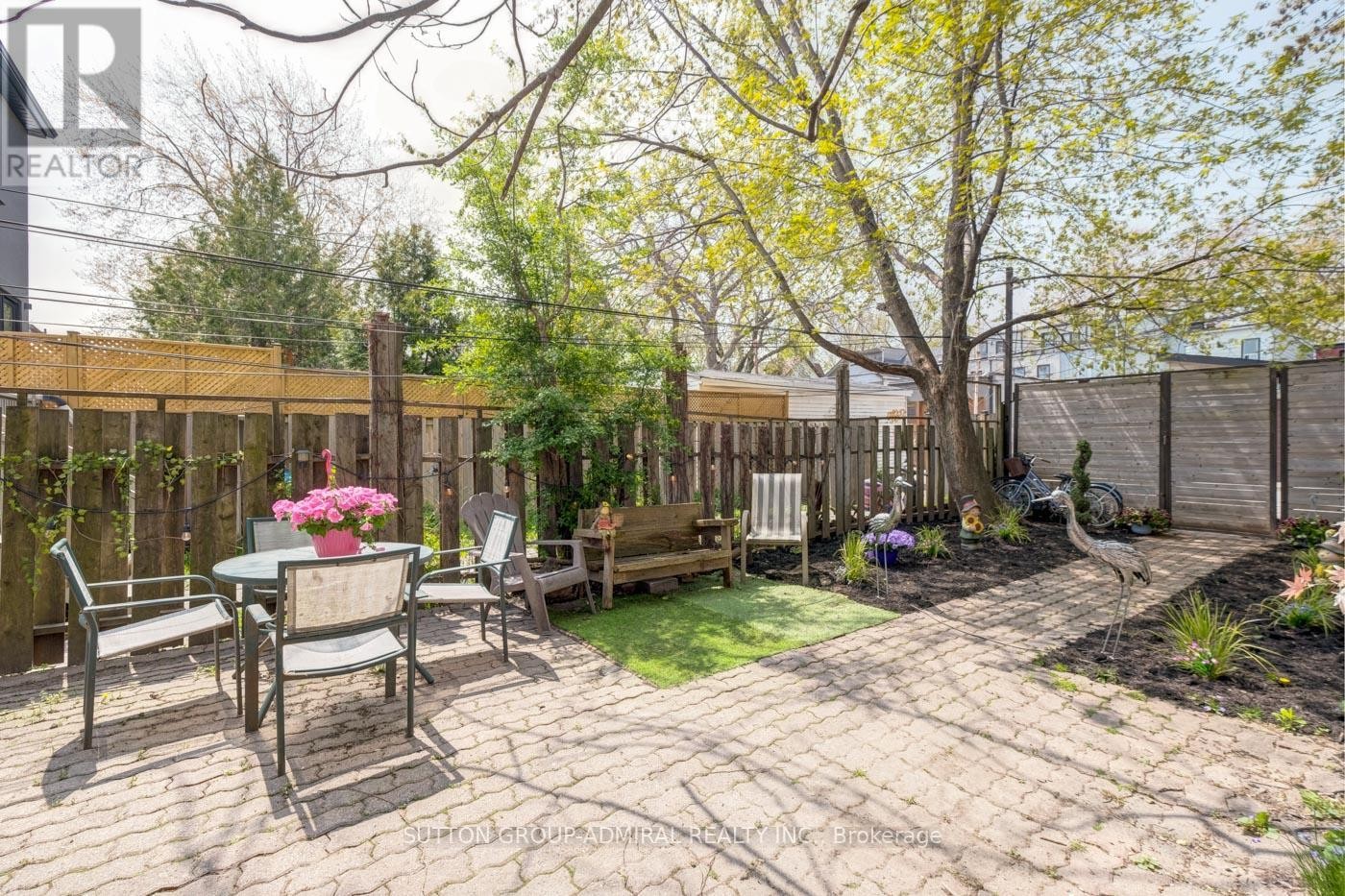 












MAIN & 2ND FLOOR - 70 CARLAW AVENUE

,
Toronto (South Riverdale),




Ontario
M4M2R7


