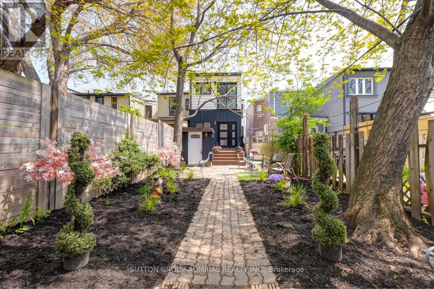












MAIN & 2ND FLOOR - 70 CARLAW AVENUE

,
Toronto (South Riverdale),




Ontario
M4M2R7

