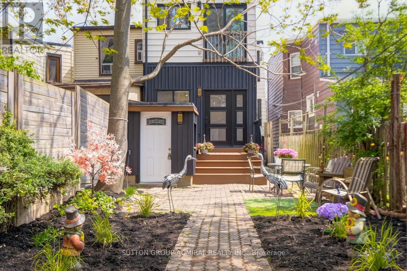 












MAIN & 2ND FLOOR - 70 CARLAW AVENUE

,
Toronto (South Riverdale),




Ontario
M4M2R7

