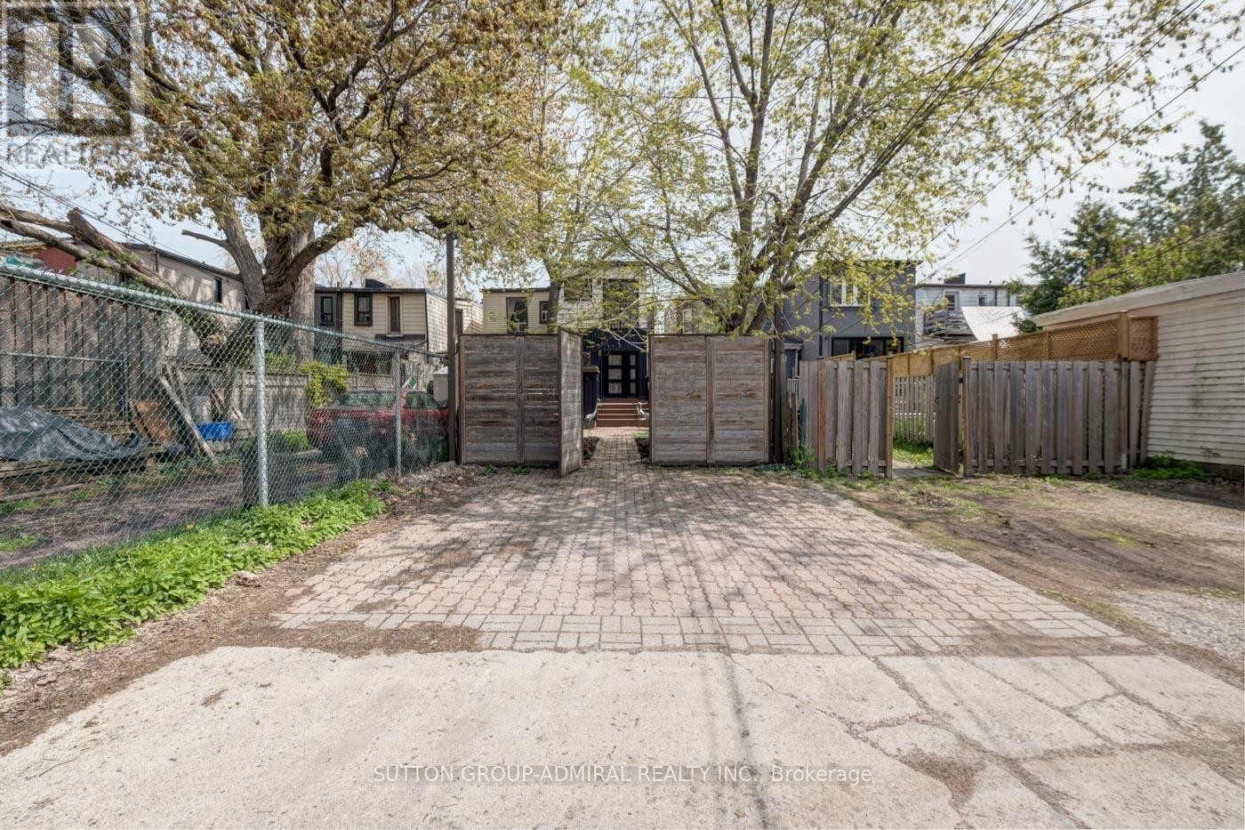 












MAIN & 2ND FLOOR - 70 CARLAW AVENUE

,
Toronto (South Riverdale),




Ontario
M4M2R7

