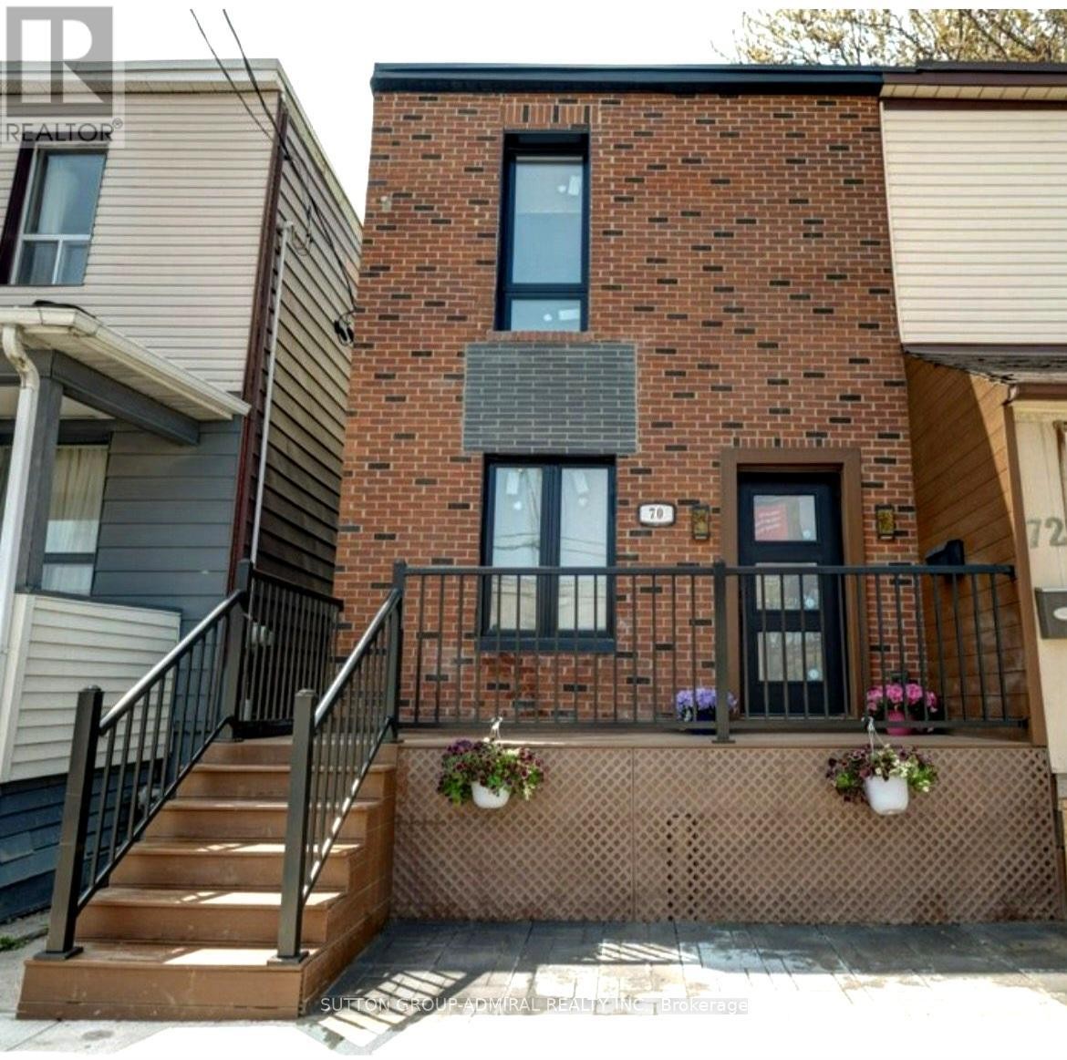 












MAIN & 2ND FLOOR - 70 CARLAW AVENUE

,
Toronto (South Riverdale),




Ontario
M4M2R7

