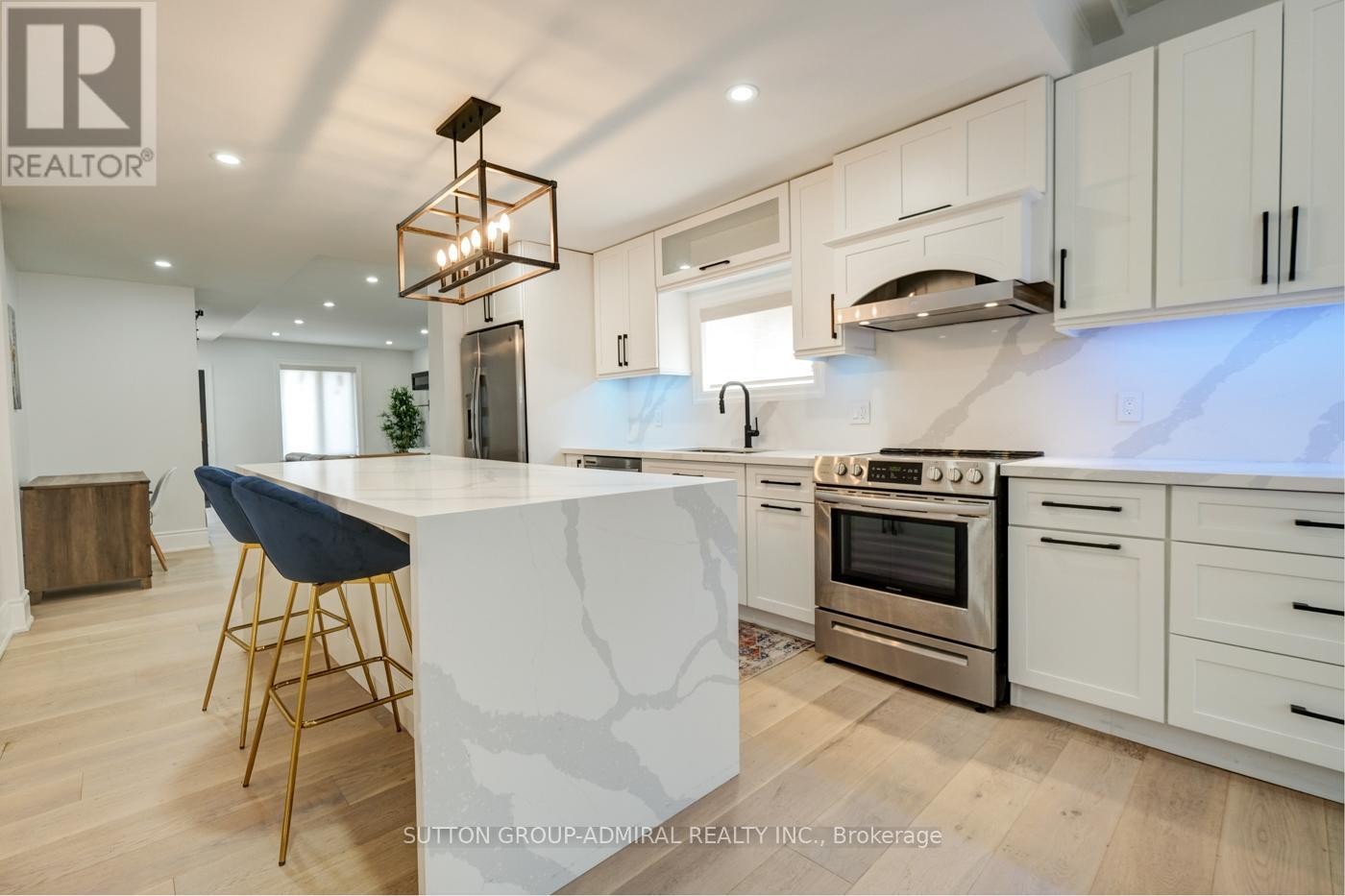 












MAIN & 2ND FLOOR - 70 CARLAW AVENUE

,
Toronto (South Riverdale),




Ontario
M4M2R7

