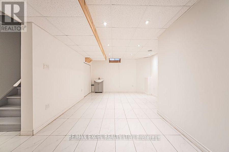 












3 HEADON AVENUE

,
Ajax (Central East),




Ontario
L1Z1R4

