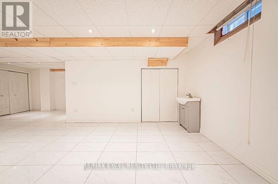 












3 HEADON AVENUE

,
Ajax (Central East),




Ontario
L1Z1R4

