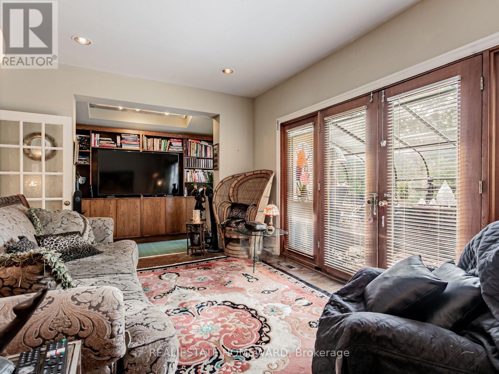 












39 WOLFREY AVENUE

,
Toronto (North Riverdale),




Ontario
M4K1K9

