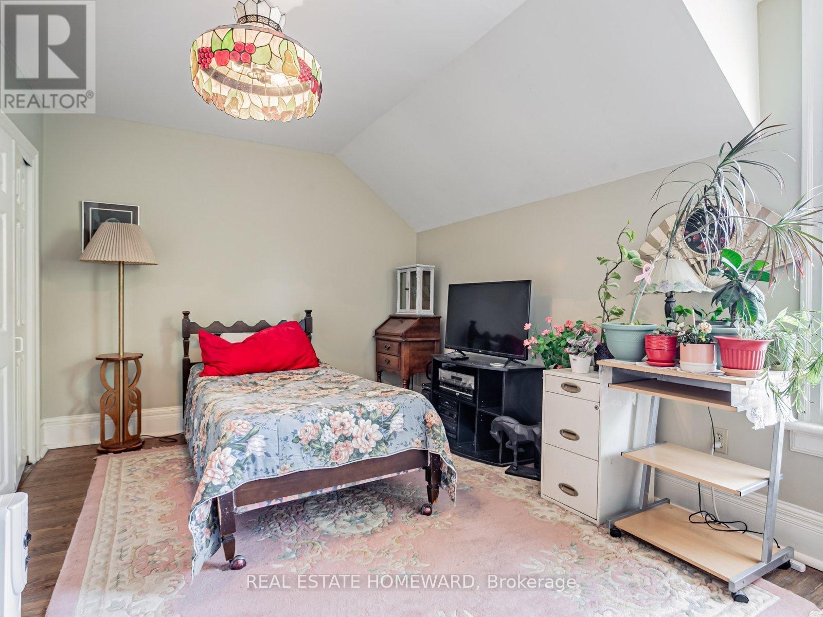 












39 WOLFREY AVENUE

,
Toronto (North Riverdale),




Ontario
M4K1K9

