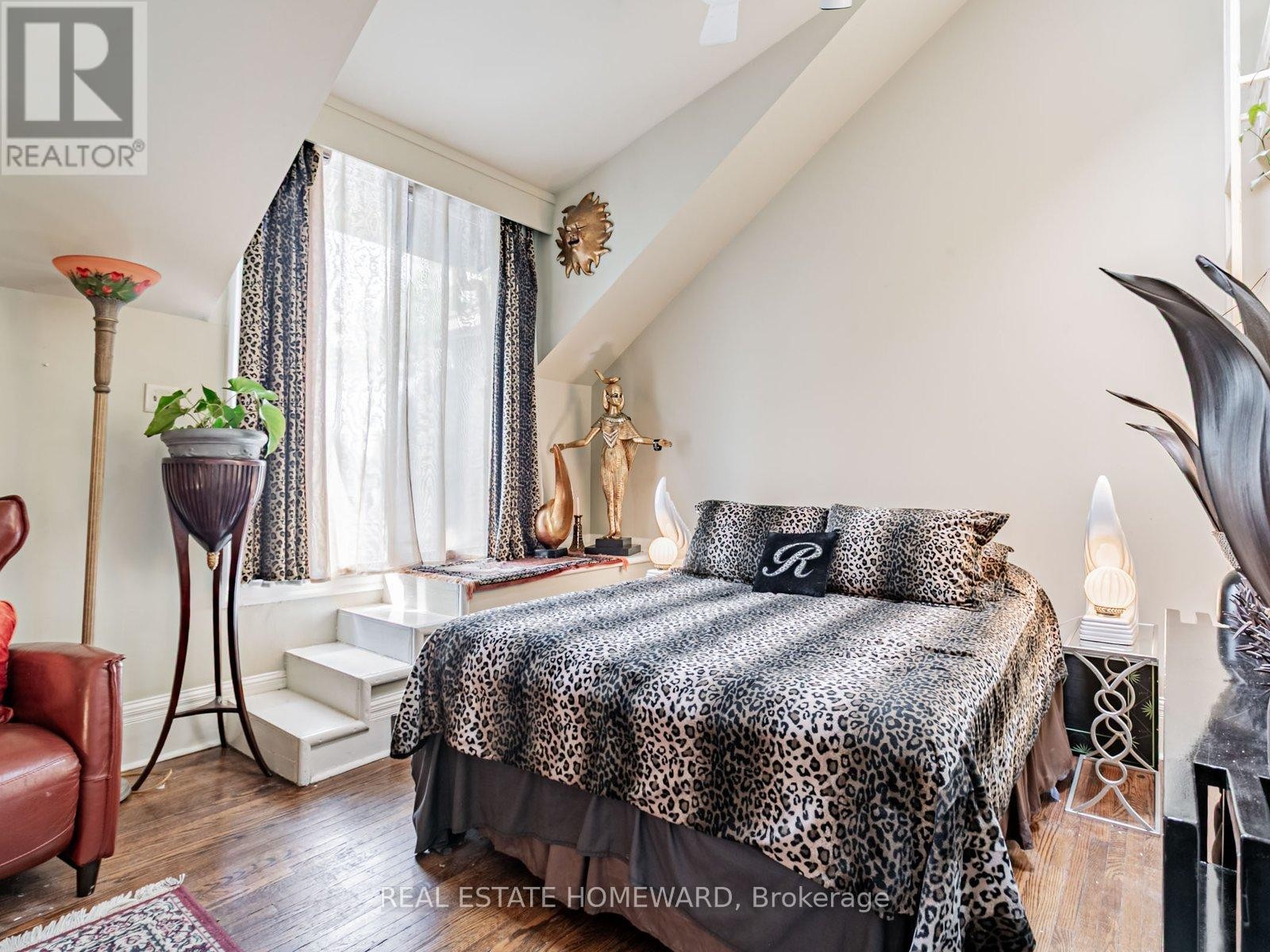 












39 WOLFREY AVENUE

,
Toronto (North Riverdale),




Ontario
M4K1K9


