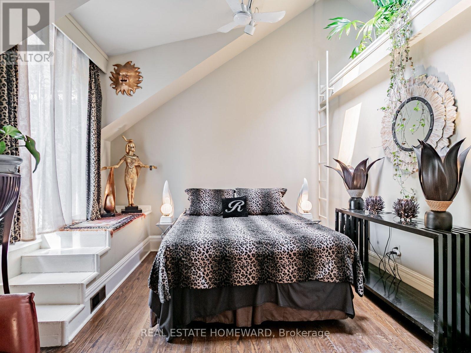 












39 WOLFREY AVENUE

,
Toronto (North Riverdale),




Ontario
M4K1K9

