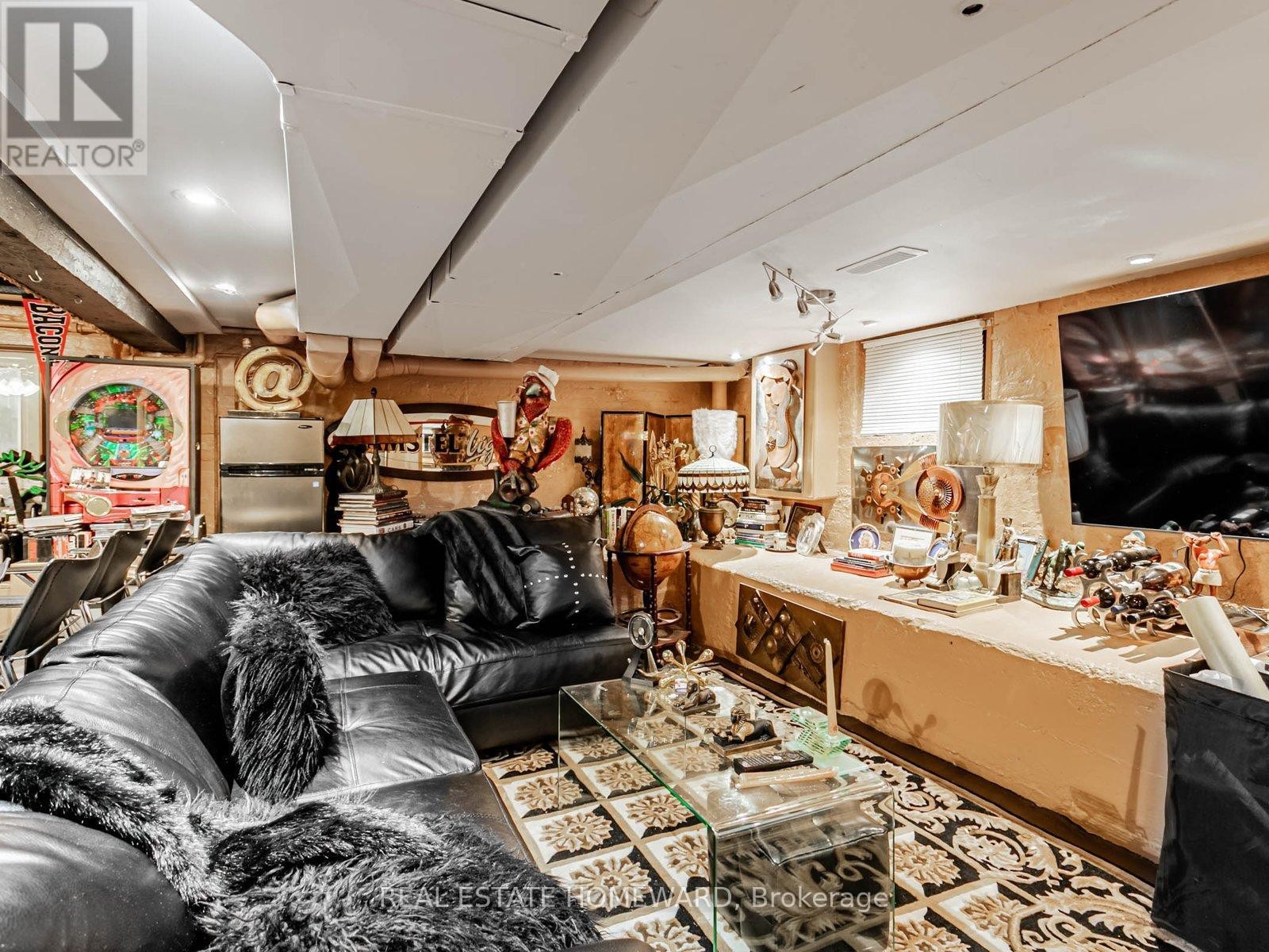 












39 WOLFREY AVENUE

,
Toronto (North Riverdale),




Ontario
M4K1K9

