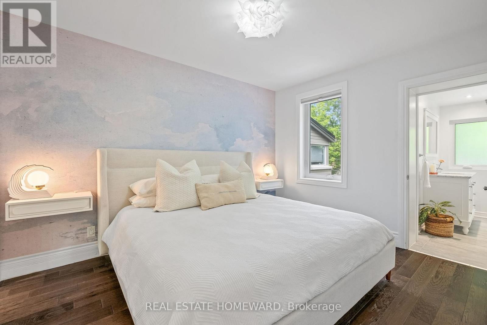 












58 COLUMBINE AVENUE

,
Toronto (The Beaches),




Ontario
M4L1P5


