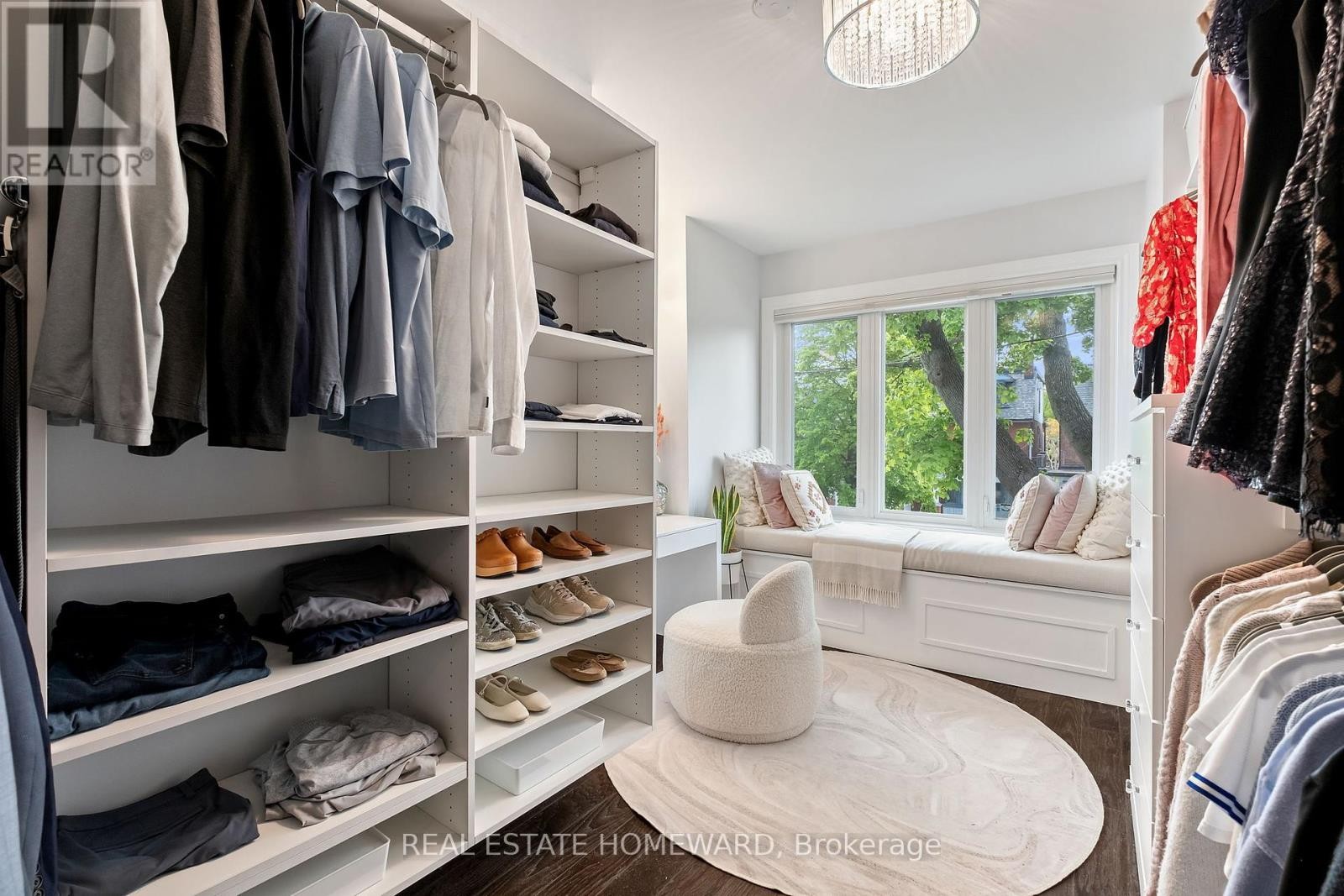 












58 COLUMBINE AVENUE

,
Toronto (The Beaches),




Ontario
M4L1P5


