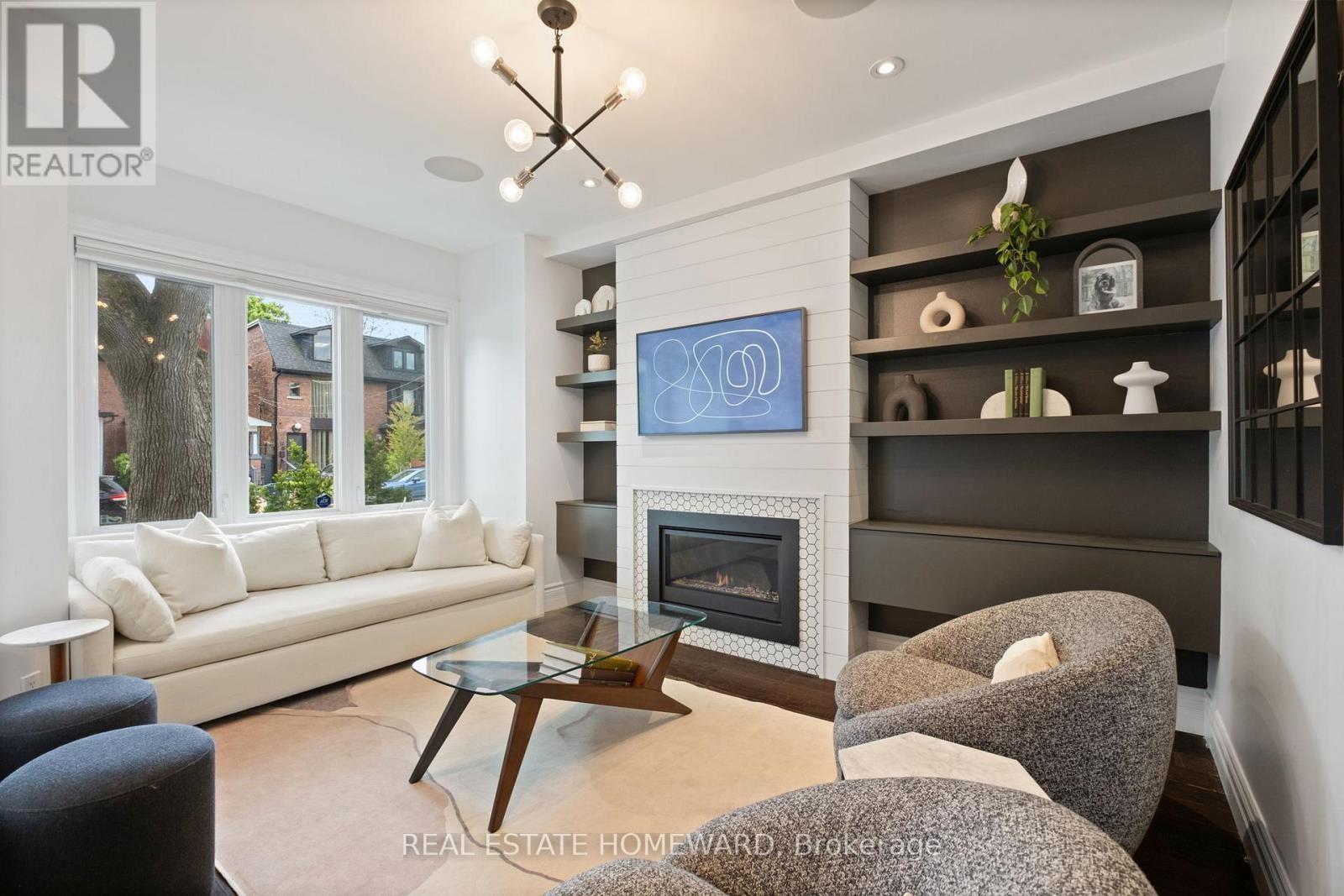 












58 COLUMBINE AVENUE

,
Toronto (The Beaches),




Ontario
M4L1P5

