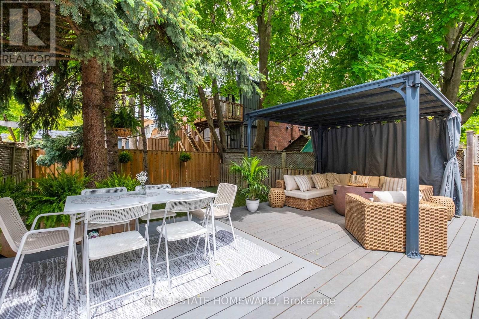 












58 COLUMBINE AVENUE

,
Toronto (The Beaches),




Ontario
M4L1P5

