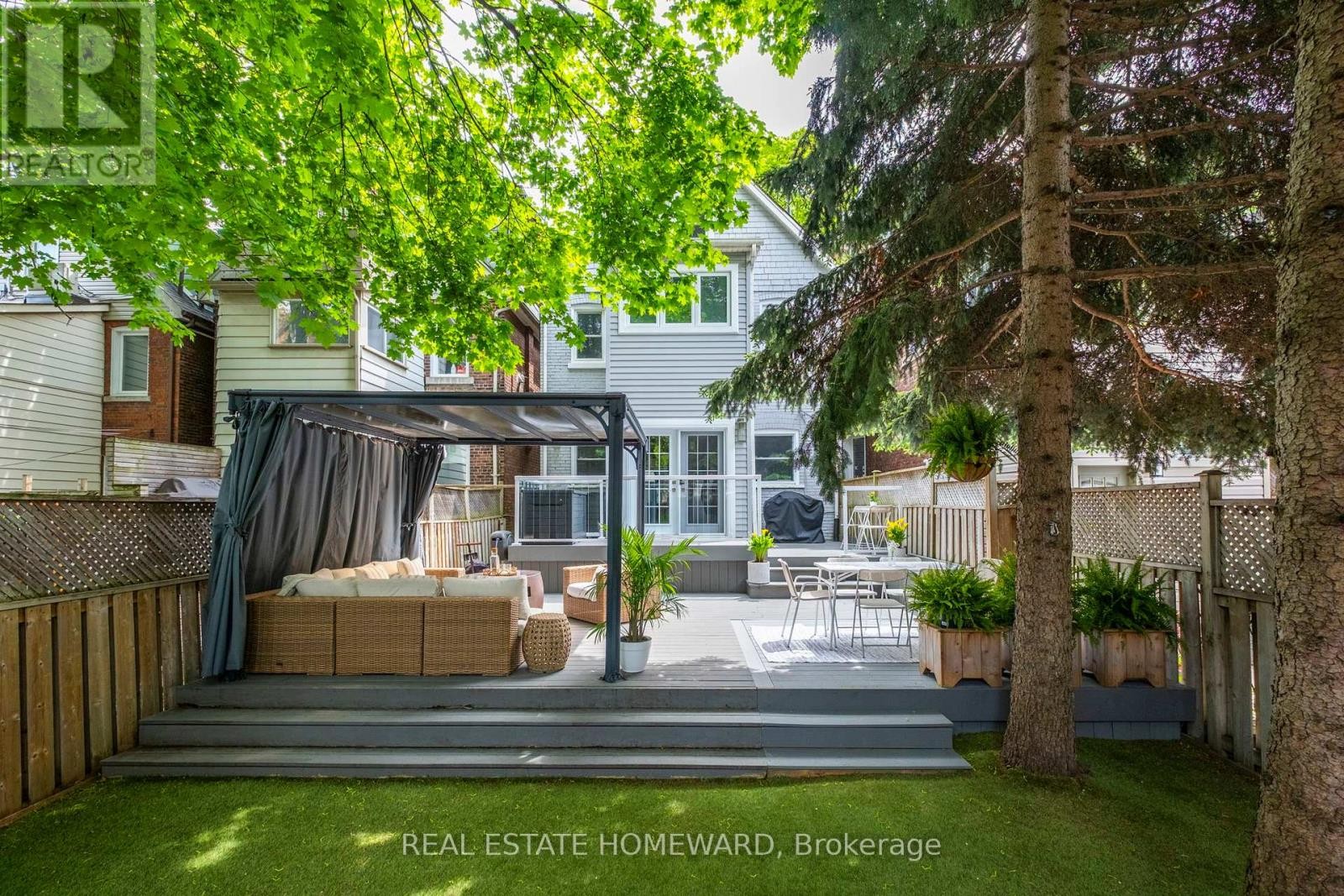 












58 COLUMBINE AVENUE

,
Toronto (The Beaches),




Ontario
M4L1P5

