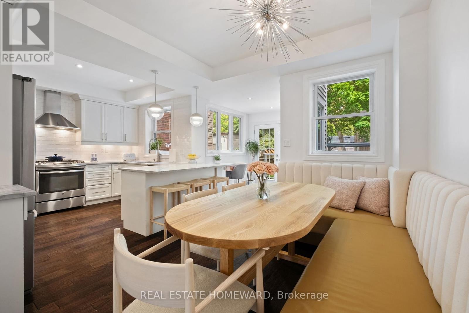 












58 COLUMBINE AVENUE

,
Toronto (The Beaches),




Ontario
M4L1P5

