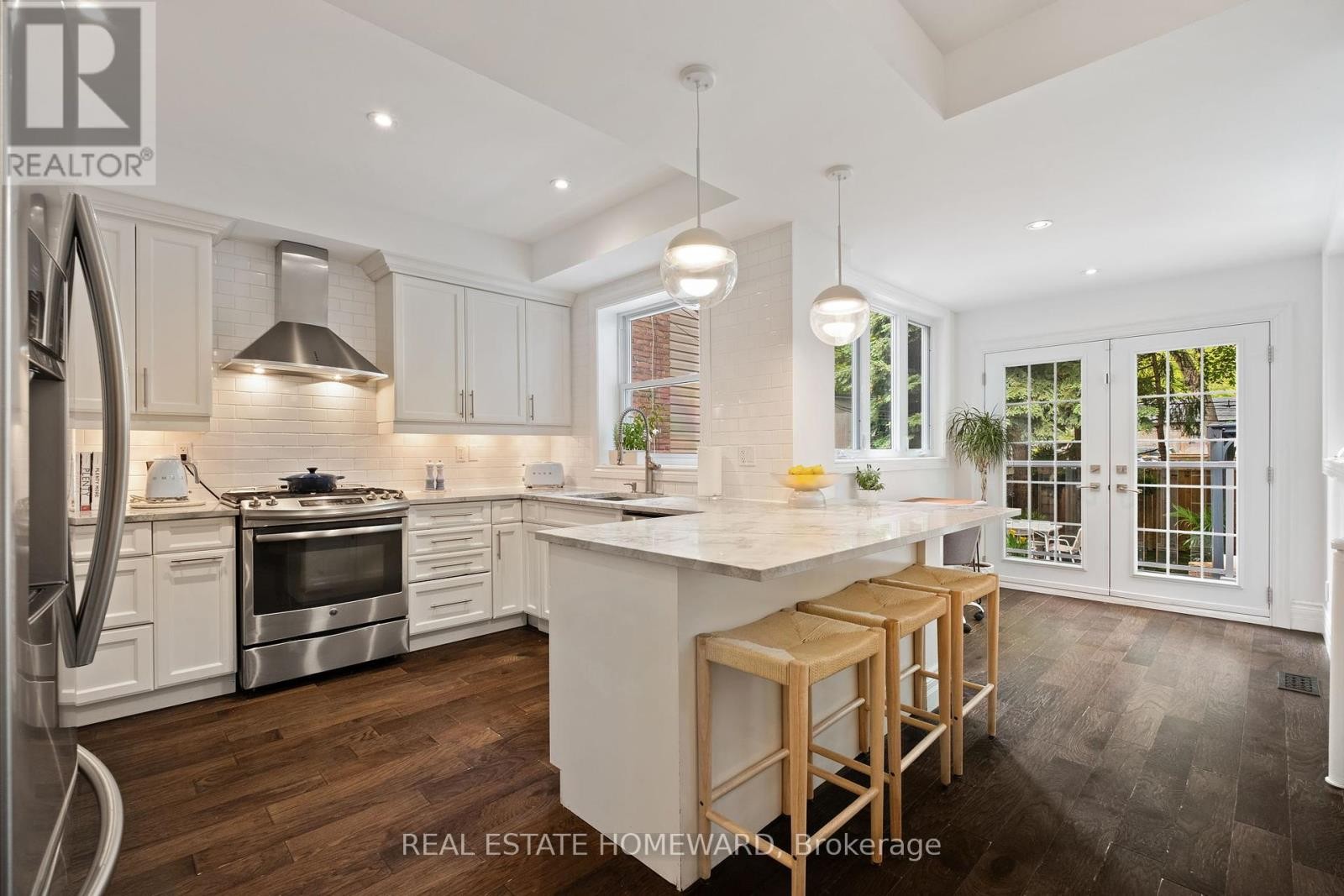 












58 COLUMBINE AVENUE

,
Toronto (The Beaches),




Ontario
M4L1P5

