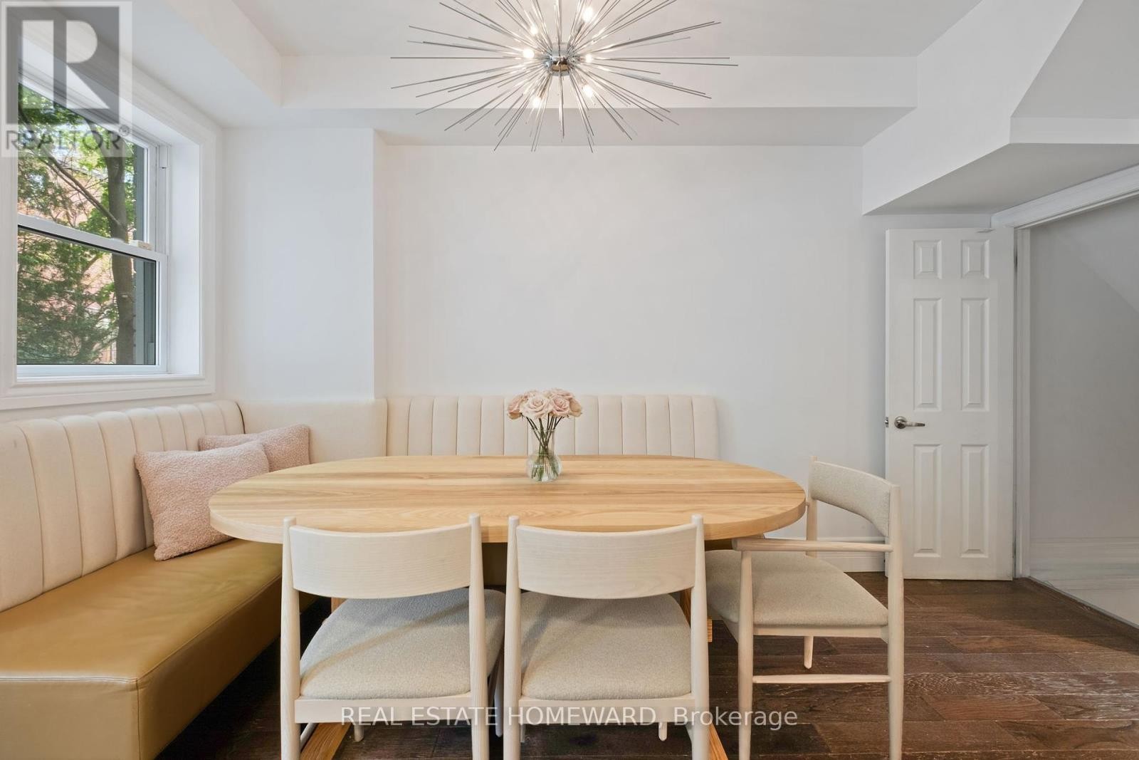 












58 COLUMBINE AVENUE

,
Toronto (The Beaches),




Ontario
M4L1P5

