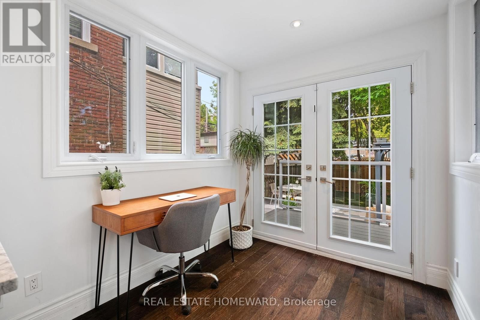 












58 COLUMBINE AVENUE

,
Toronto (The Beaches),




Ontario
M4L1P5

