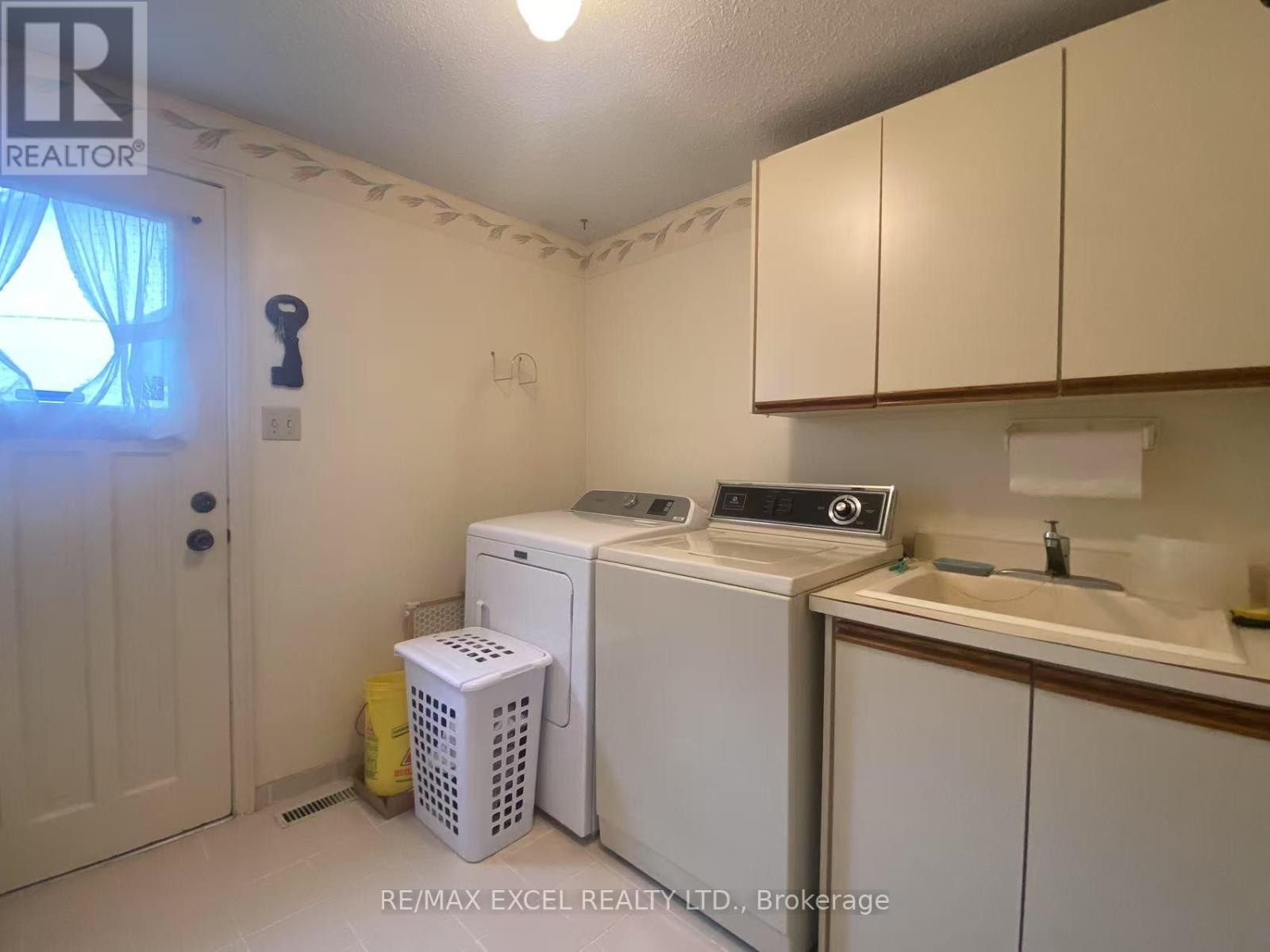 












53 DELBURN DRIVE

,
Toronto (Agincourt North),




Ontario
M1V1A8

